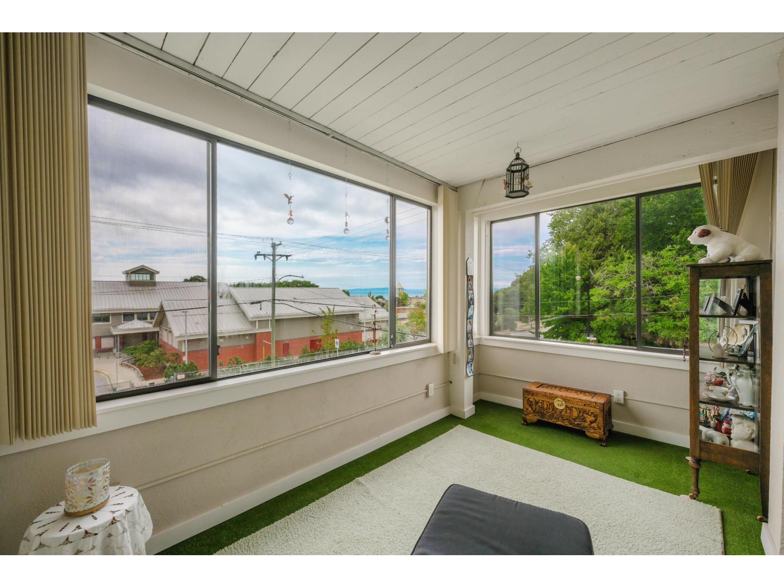 201 15265 ROPER AVENUE, White Rock