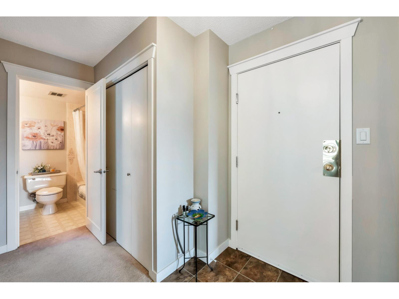 201 15265 ROPER AVENUE, White Rock