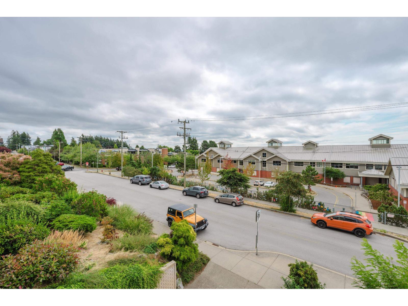 201 15265 ROPER AVENUE, White Rock
