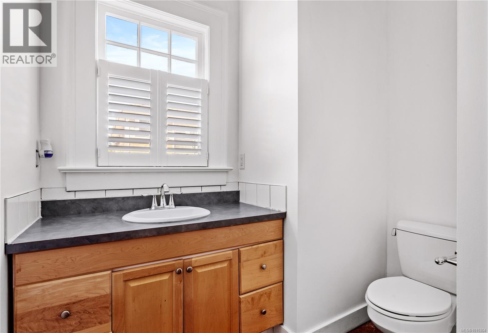  4423 Tyndall Avenue, Saanich