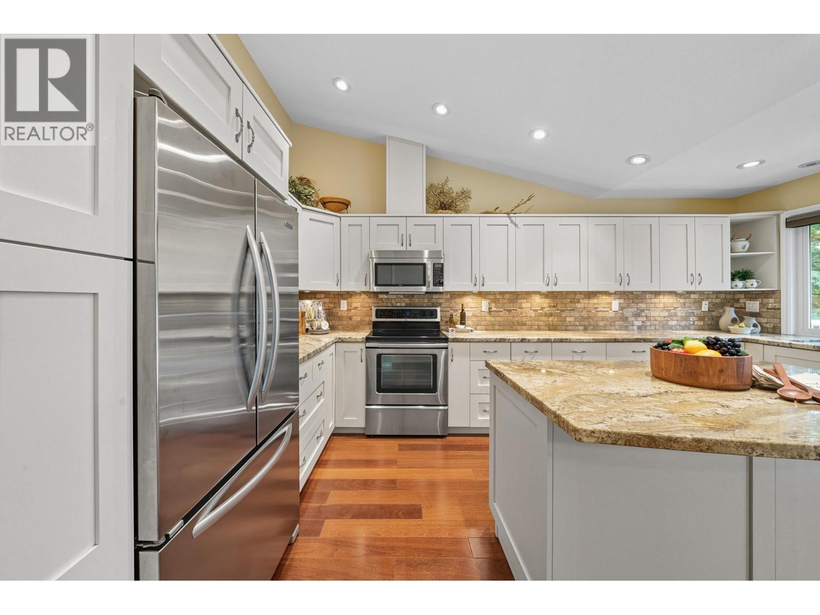 165 101 PARKSIDE DRIVE, Port Moody