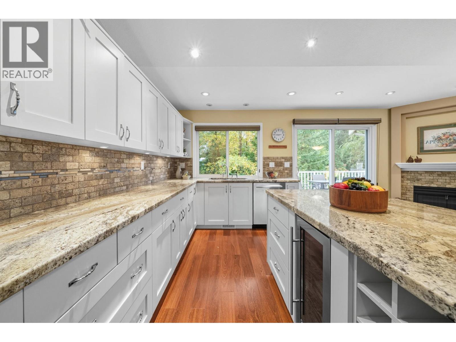 165 101 PARKSIDE DRIVE, Port Moody
