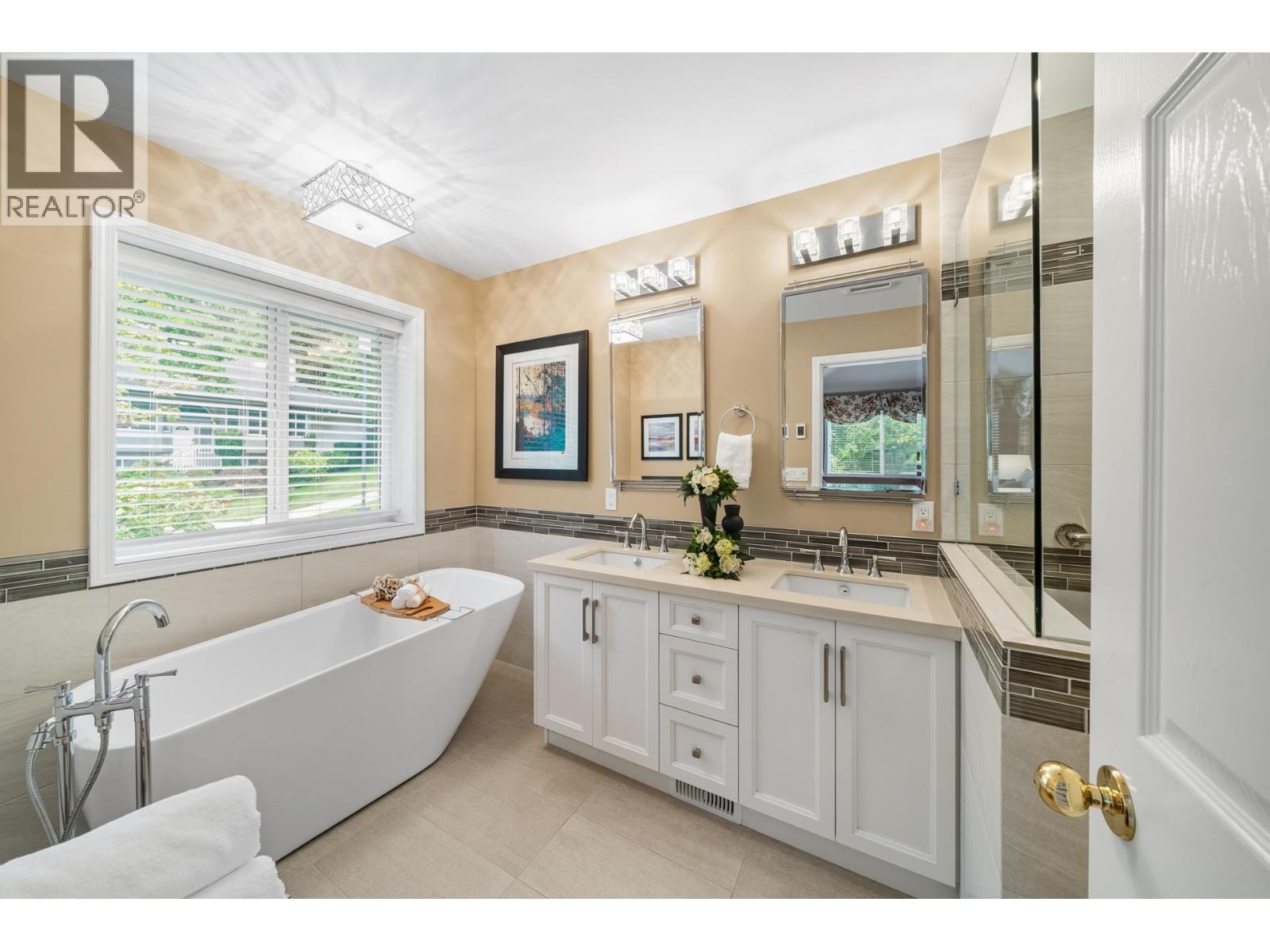 165 101 PARKSIDE DRIVE, Port Moody