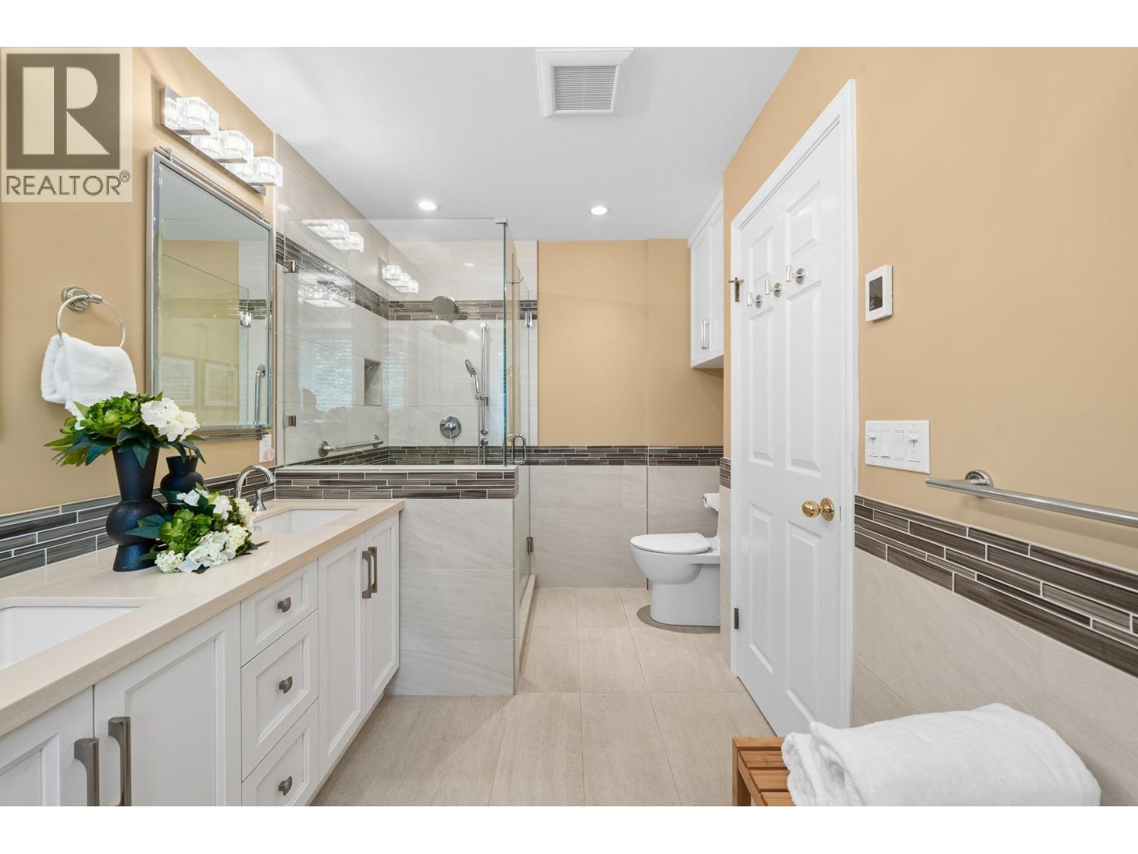 165 101 PARKSIDE DRIVE, Port Moody