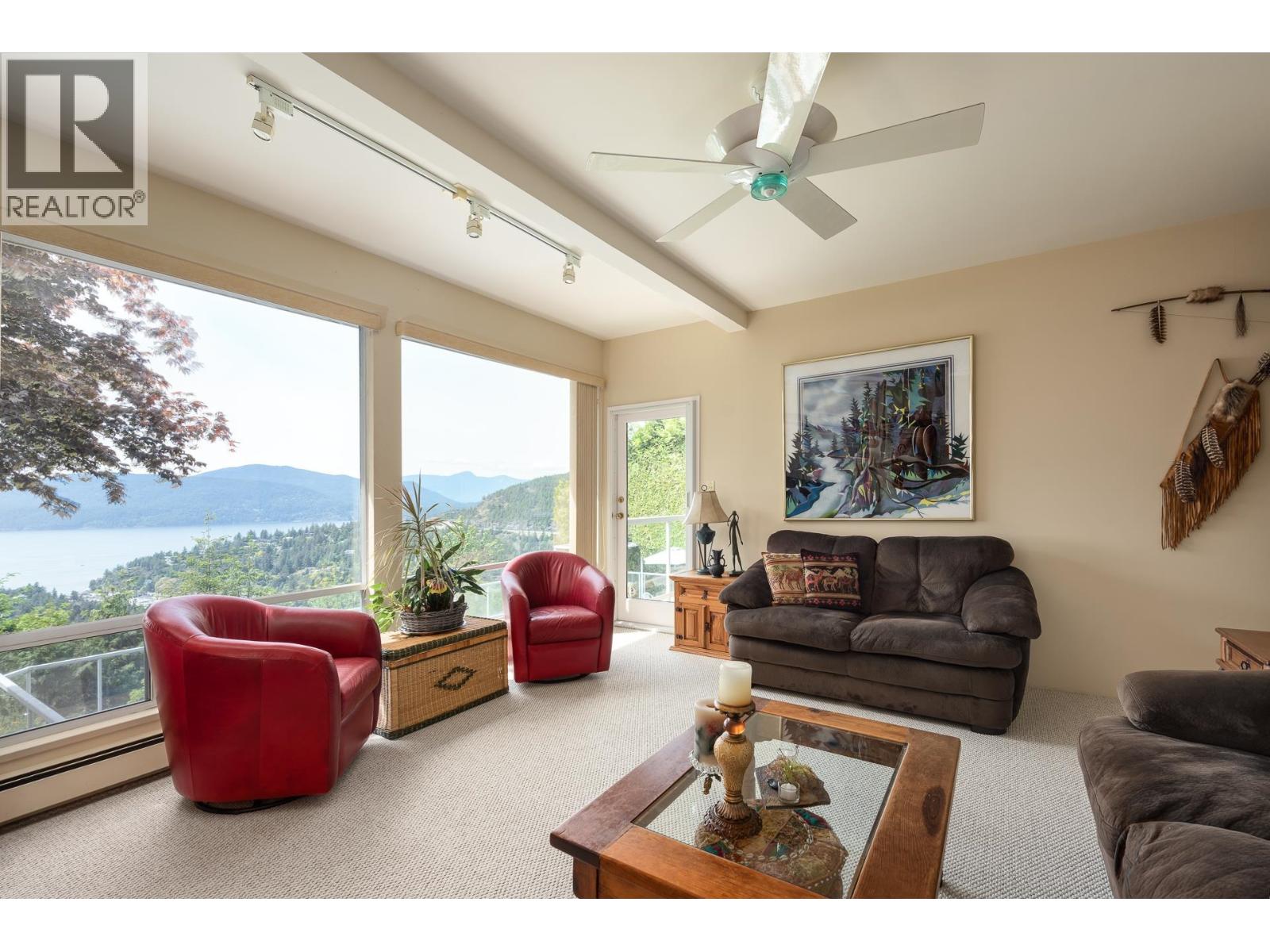 4729 WOODBURN ROAD, West Vancouver
