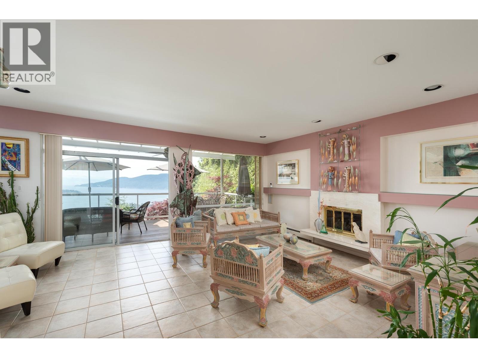 4729 WOODBURN ROAD, West Vancouver
