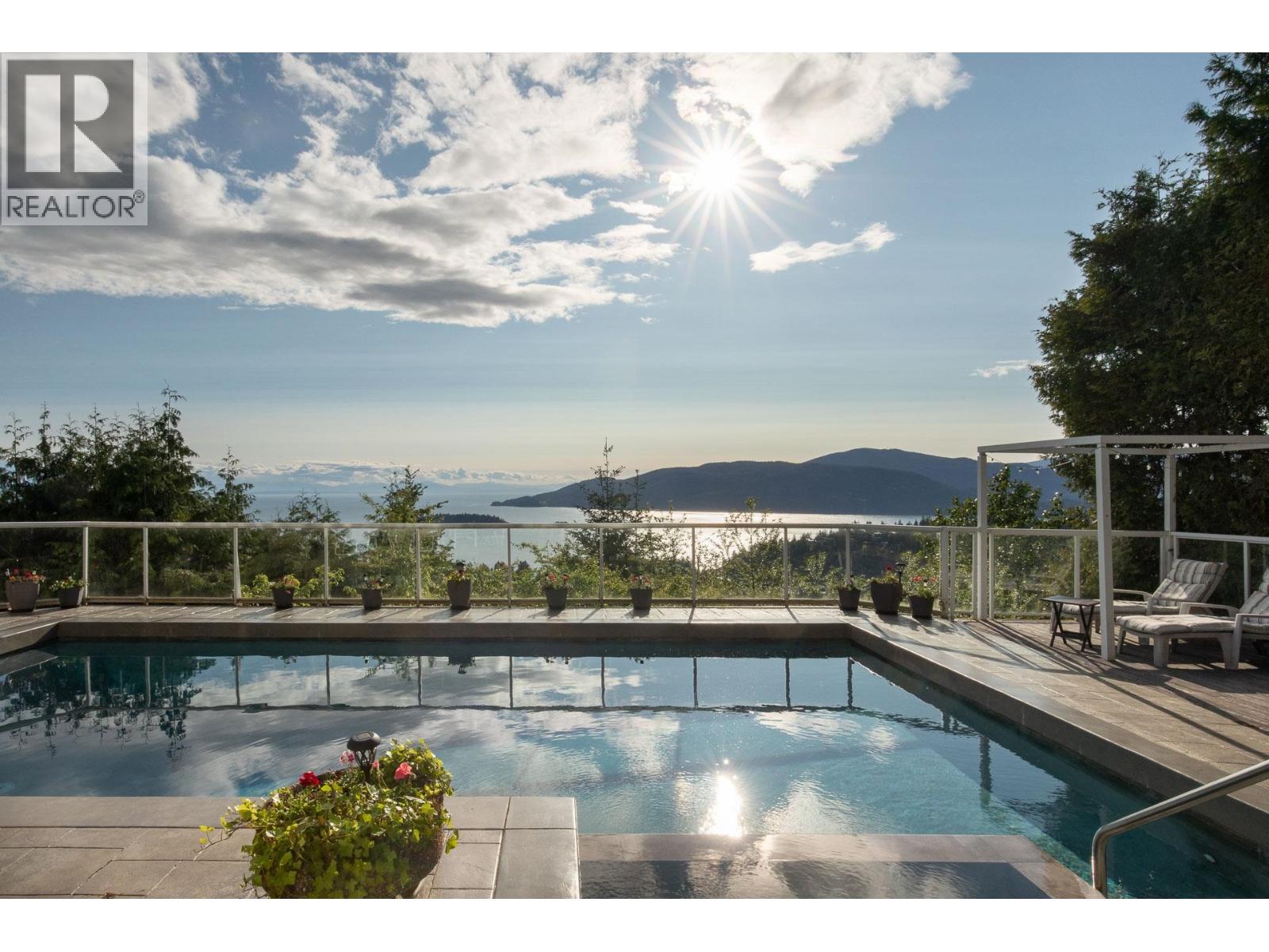 4729 WOODBURN ROAD, West Vancouver