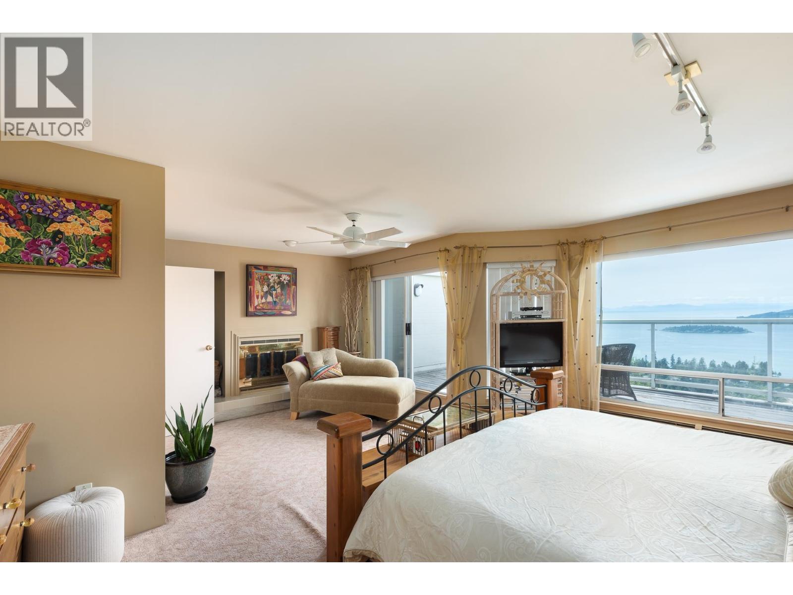 4729 WOODBURN ROAD, West Vancouver