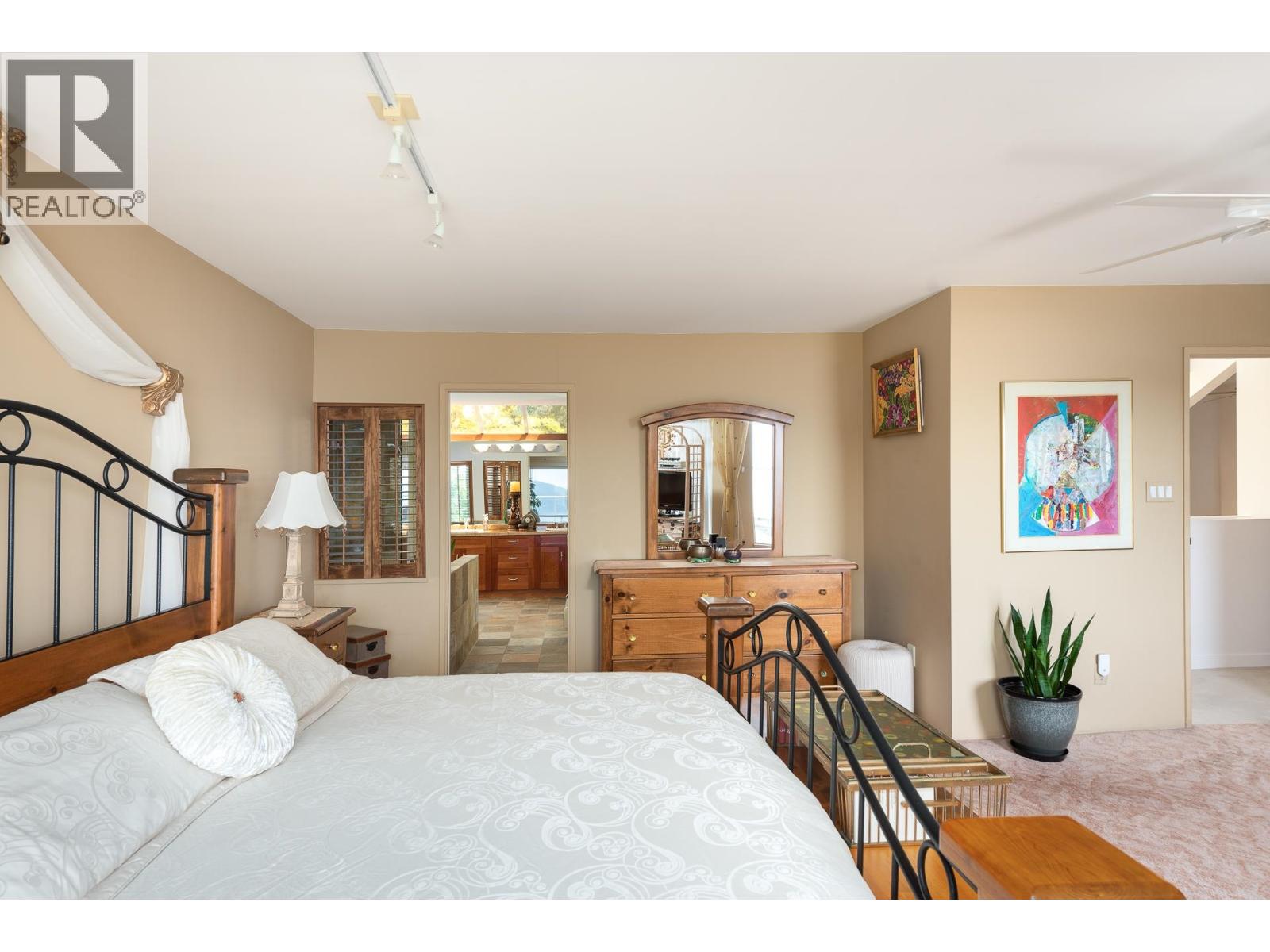 4729 WOODBURN ROAD, West Vancouver