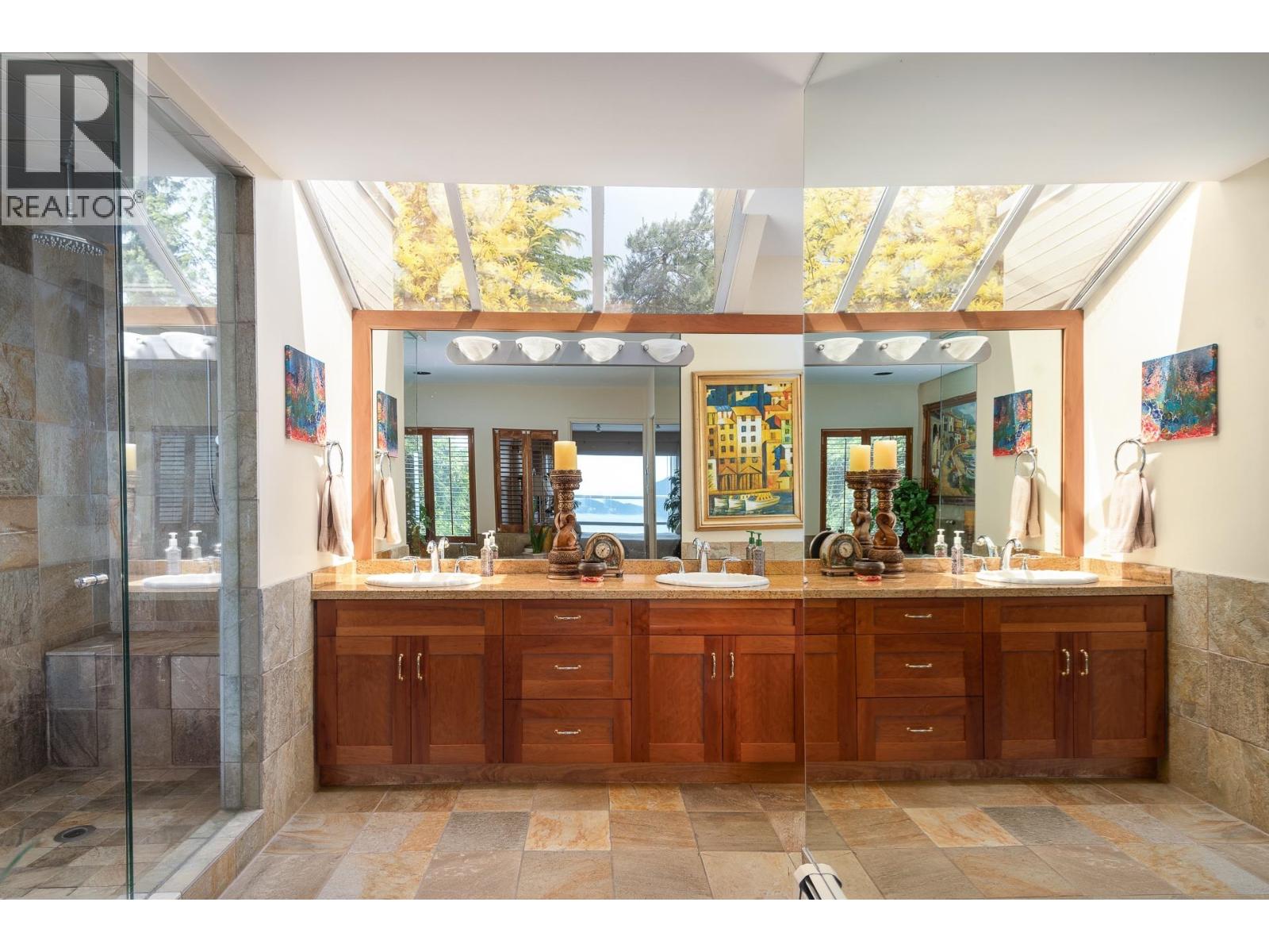 4729 WOODBURN ROAD, West Vancouver