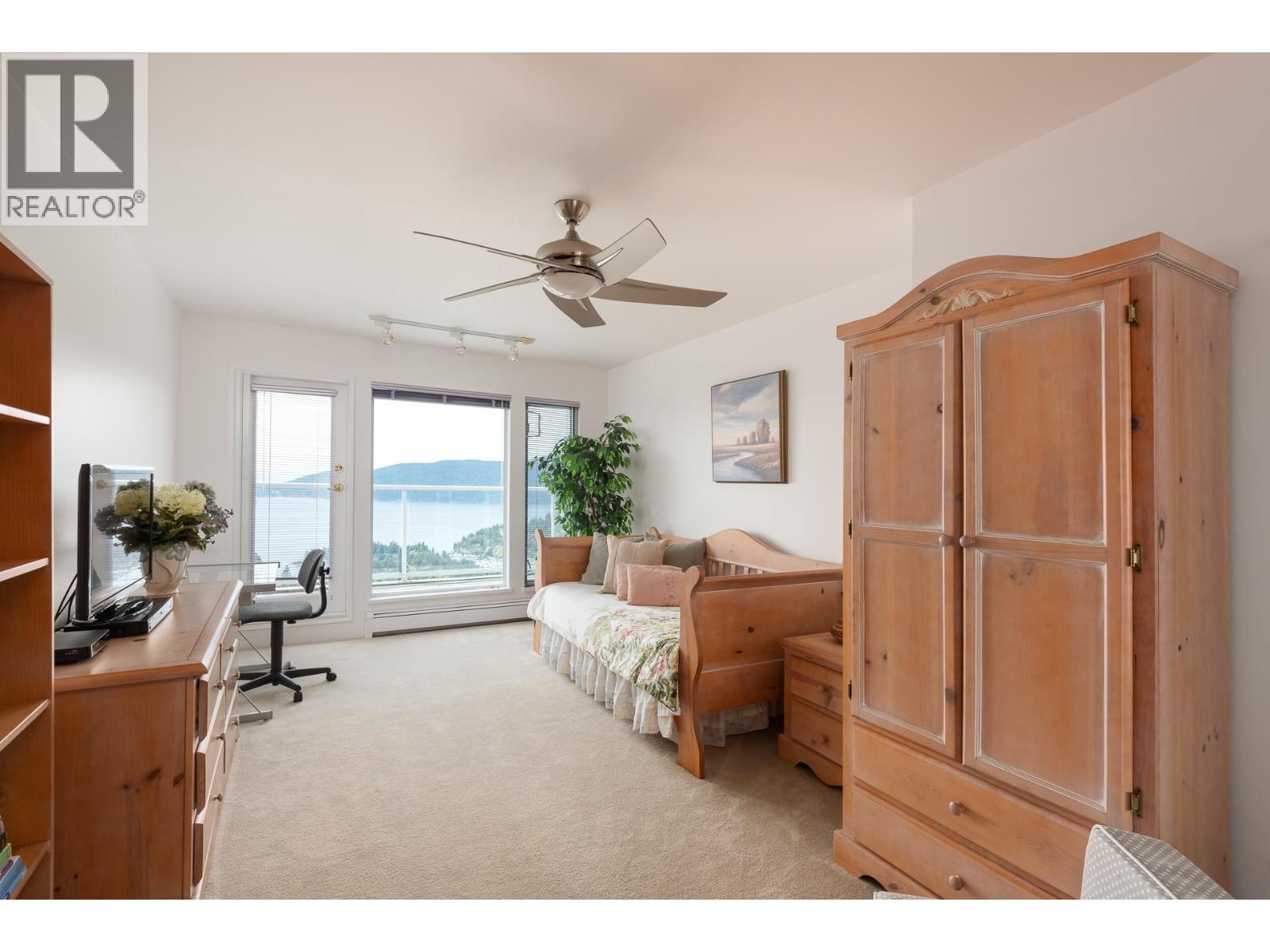 4729 WOODBURN ROAD, West Vancouver