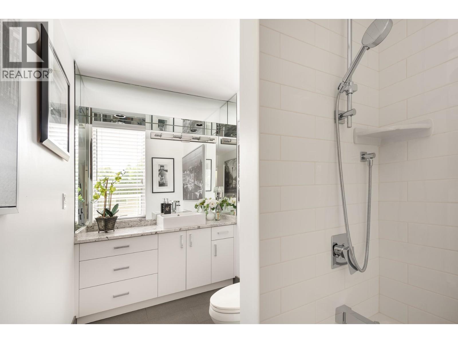 4729 WOODBURN ROAD, West Vancouver