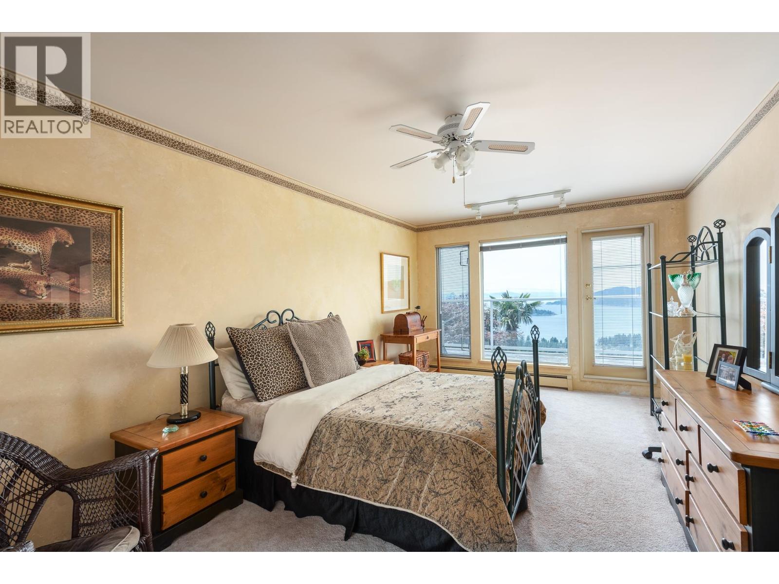 4729 WOODBURN ROAD, West Vancouver