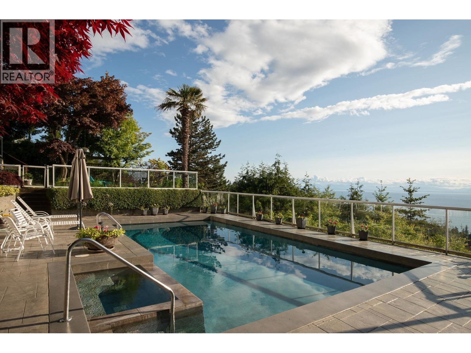 4729 WOODBURN ROAD, West Vancouver