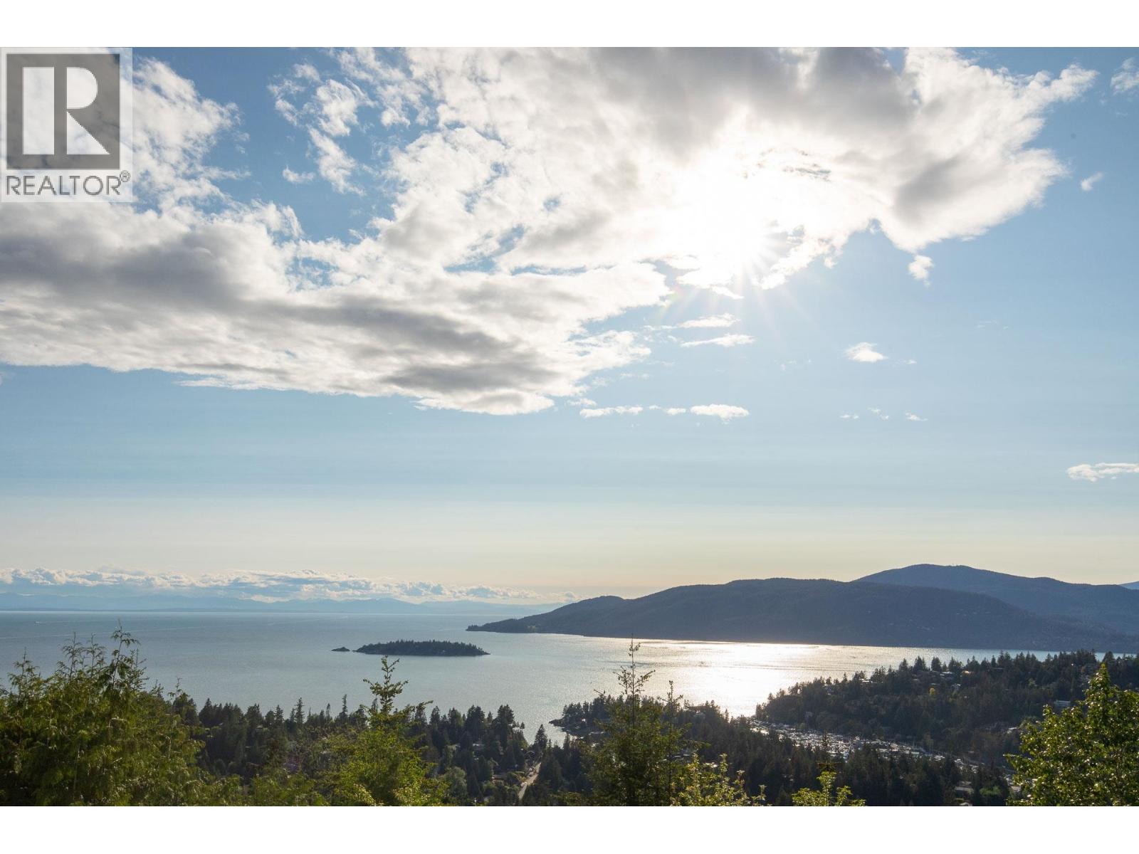 4729 WOODBURN ROAD, West Vancouver