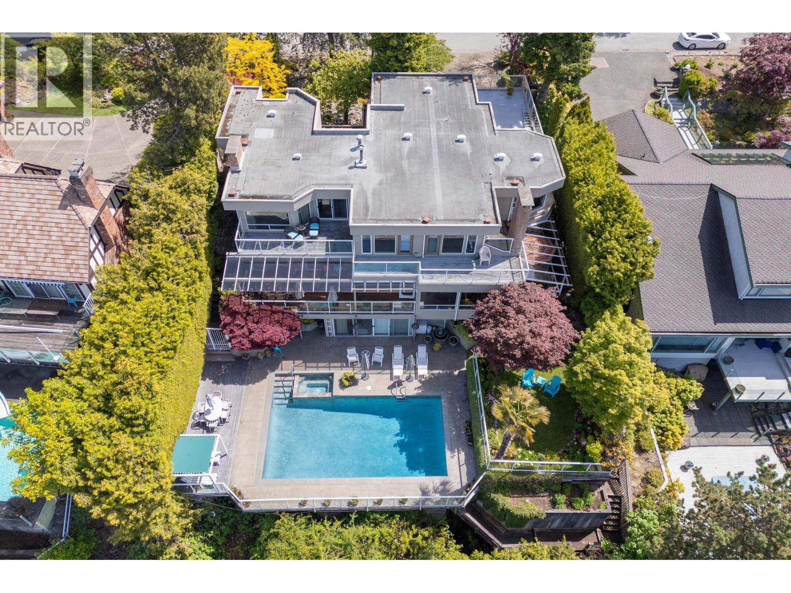 4729 WOODBURN ROAD, West Vancouver