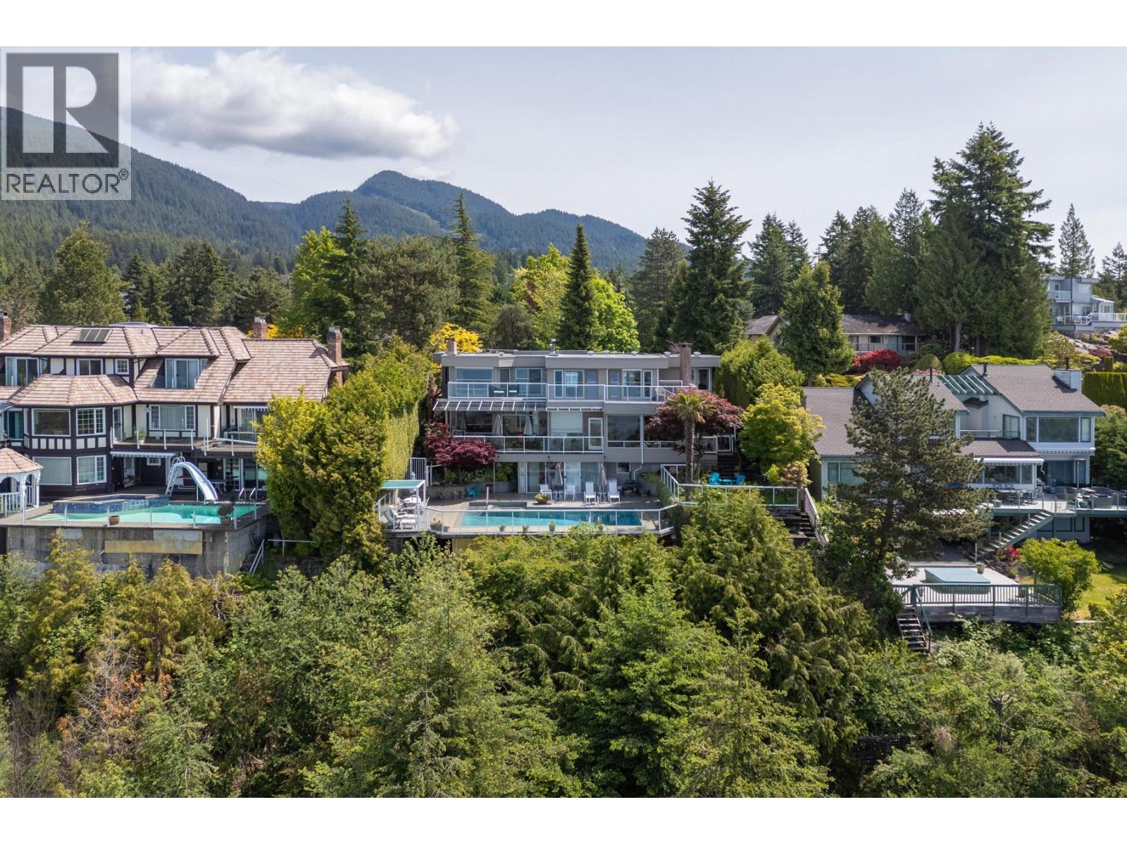 4729 WOODBURN ROAD, West Vancouver