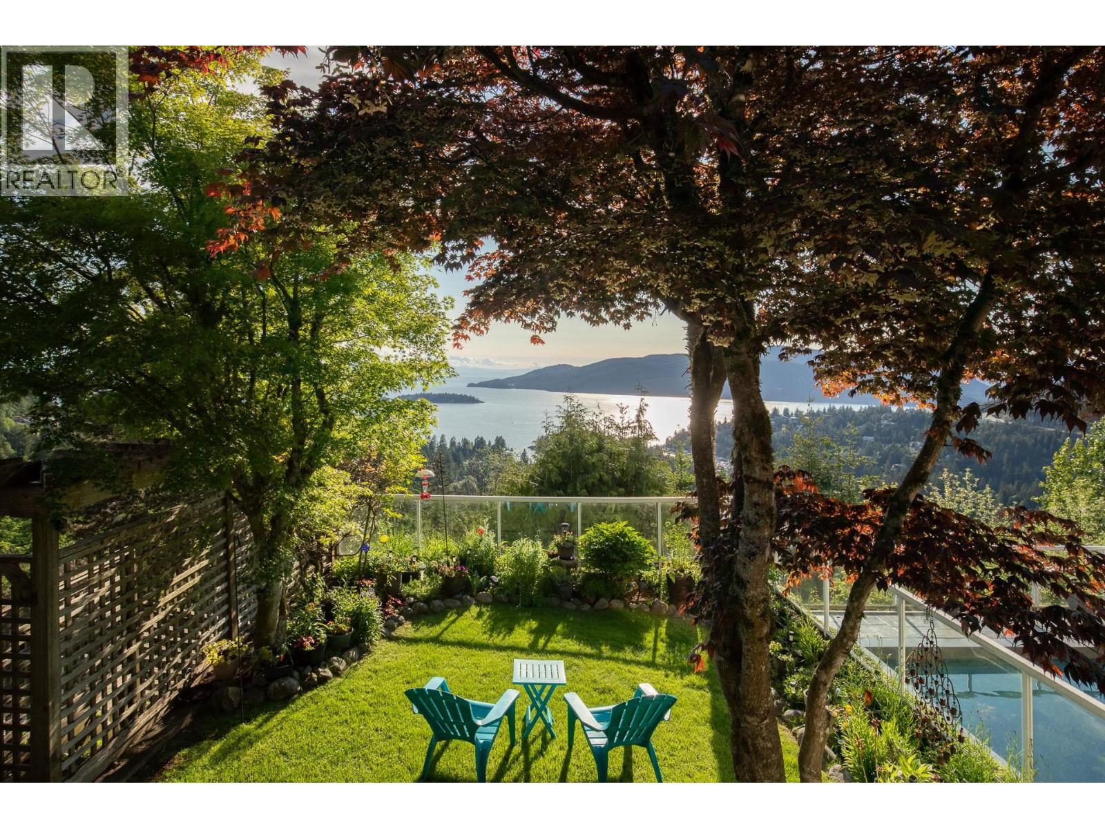 4729 WOODBURN ROAD, West Vancouver