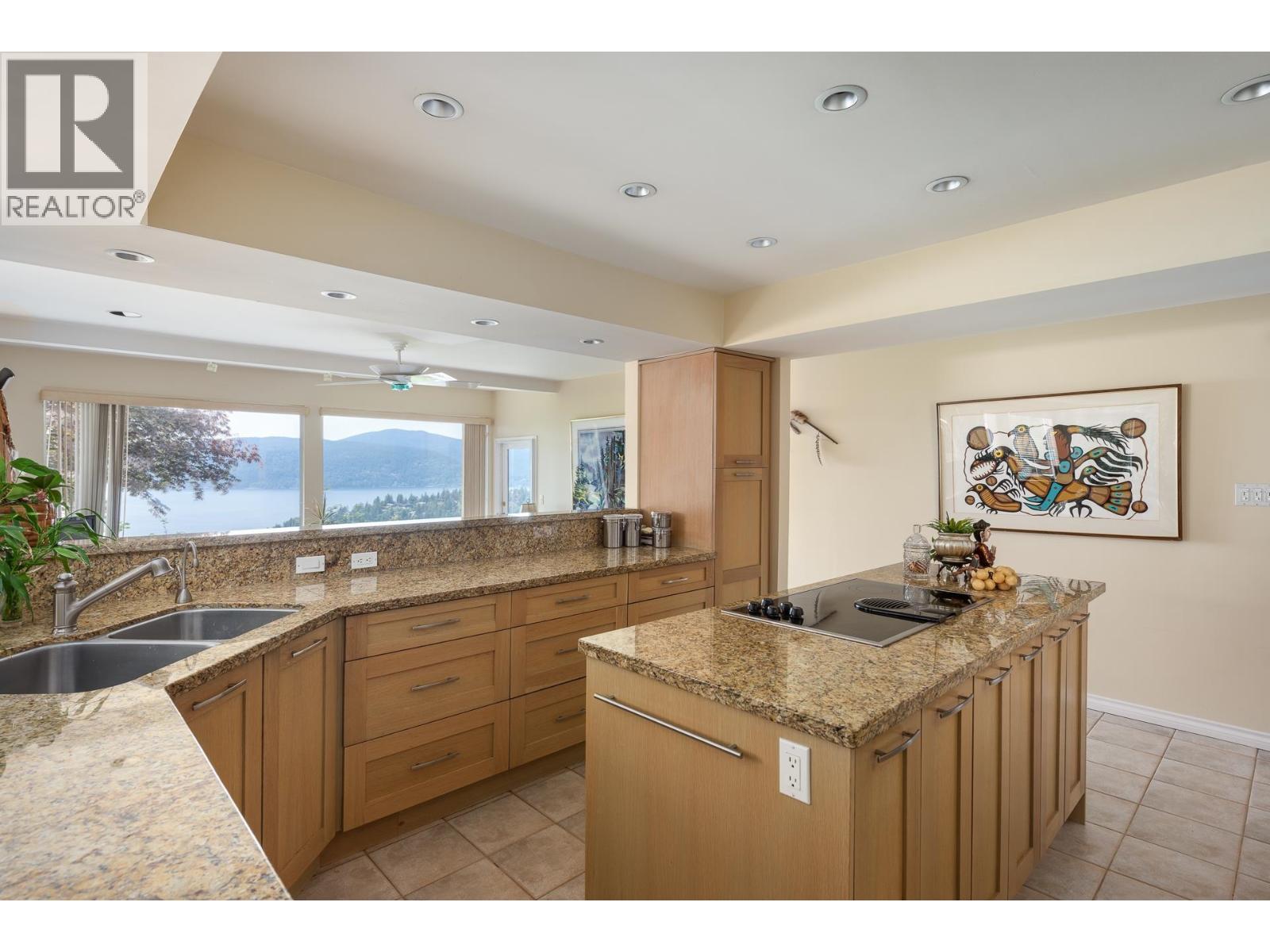 4729 WOODBURN ROAD, West Vancouver