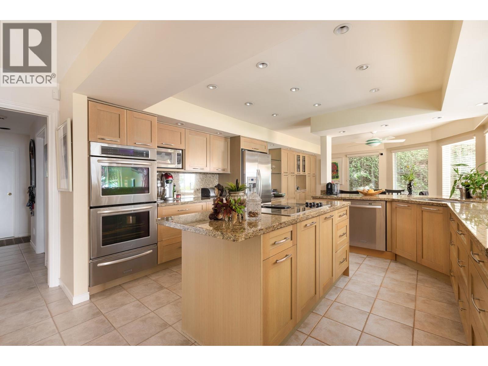 4729 WOODBURN ROAD, West Vancouver