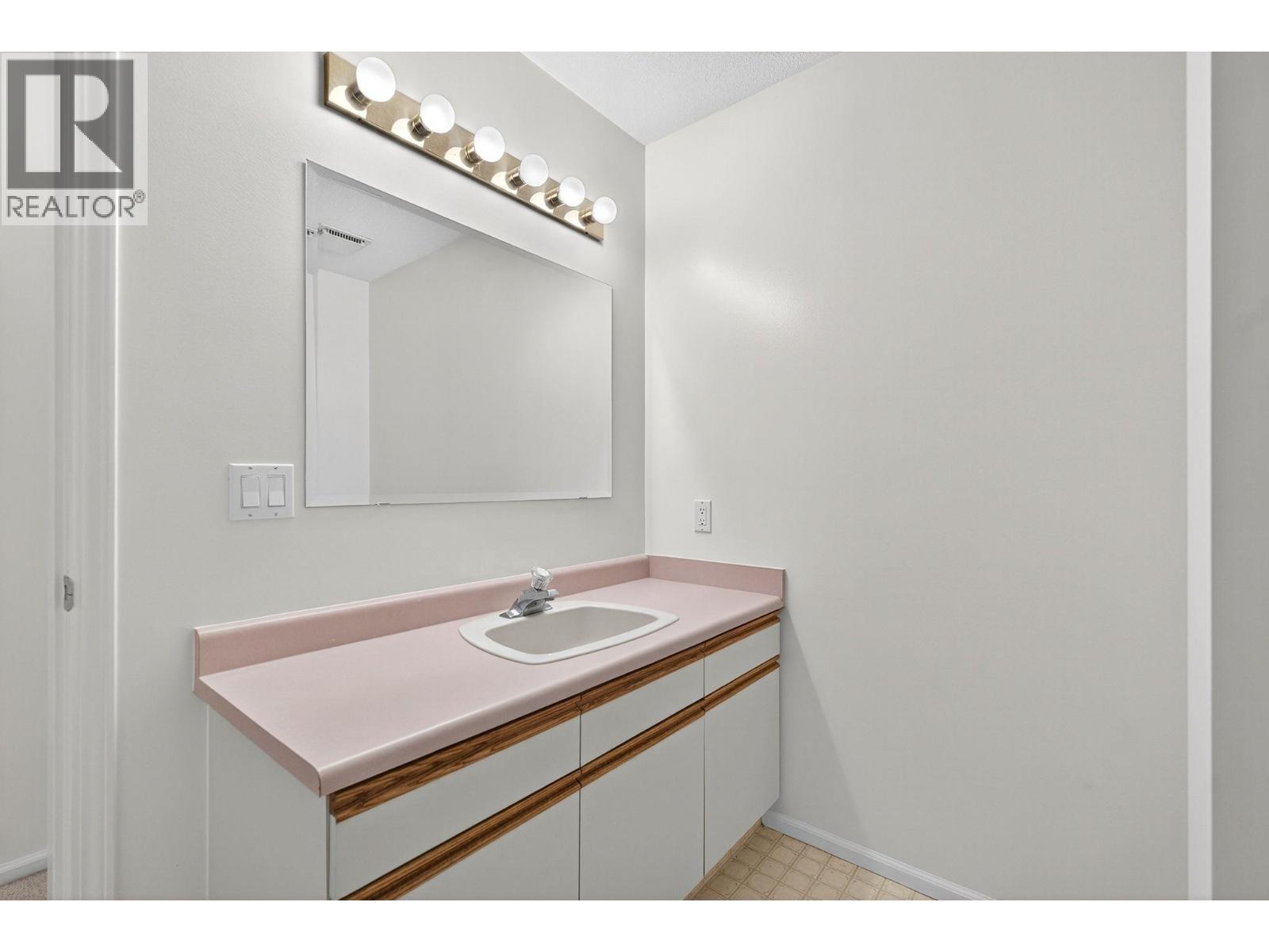 302 1249 Pacific Avenue, Kelowna
