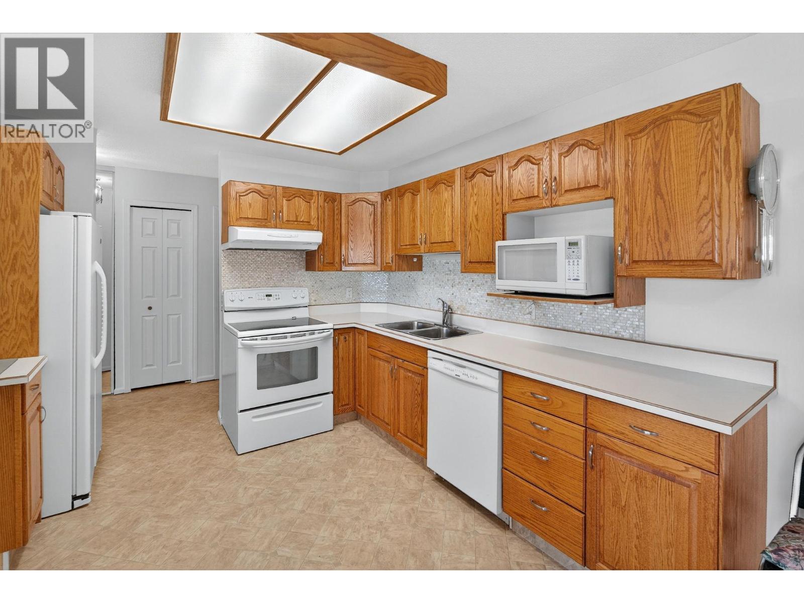 302 1249 Pacific Avenue, Kelowna