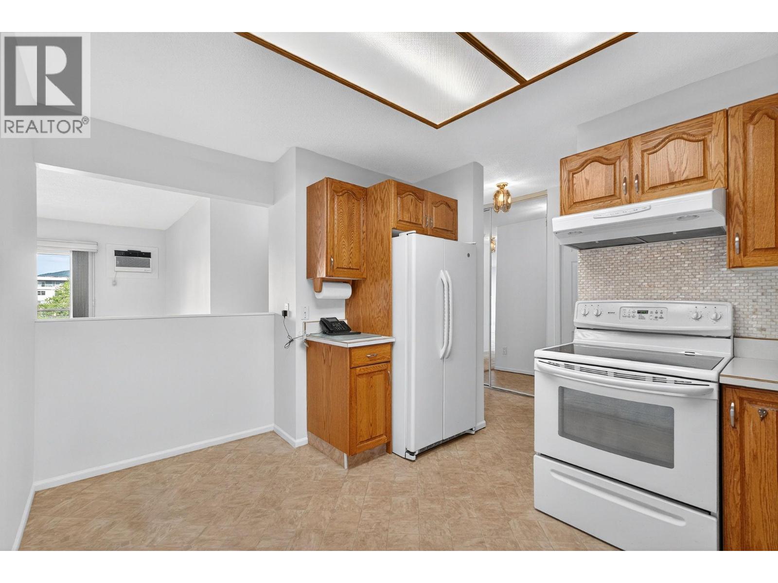 302 1249 Pacific Avenue, Kelowna