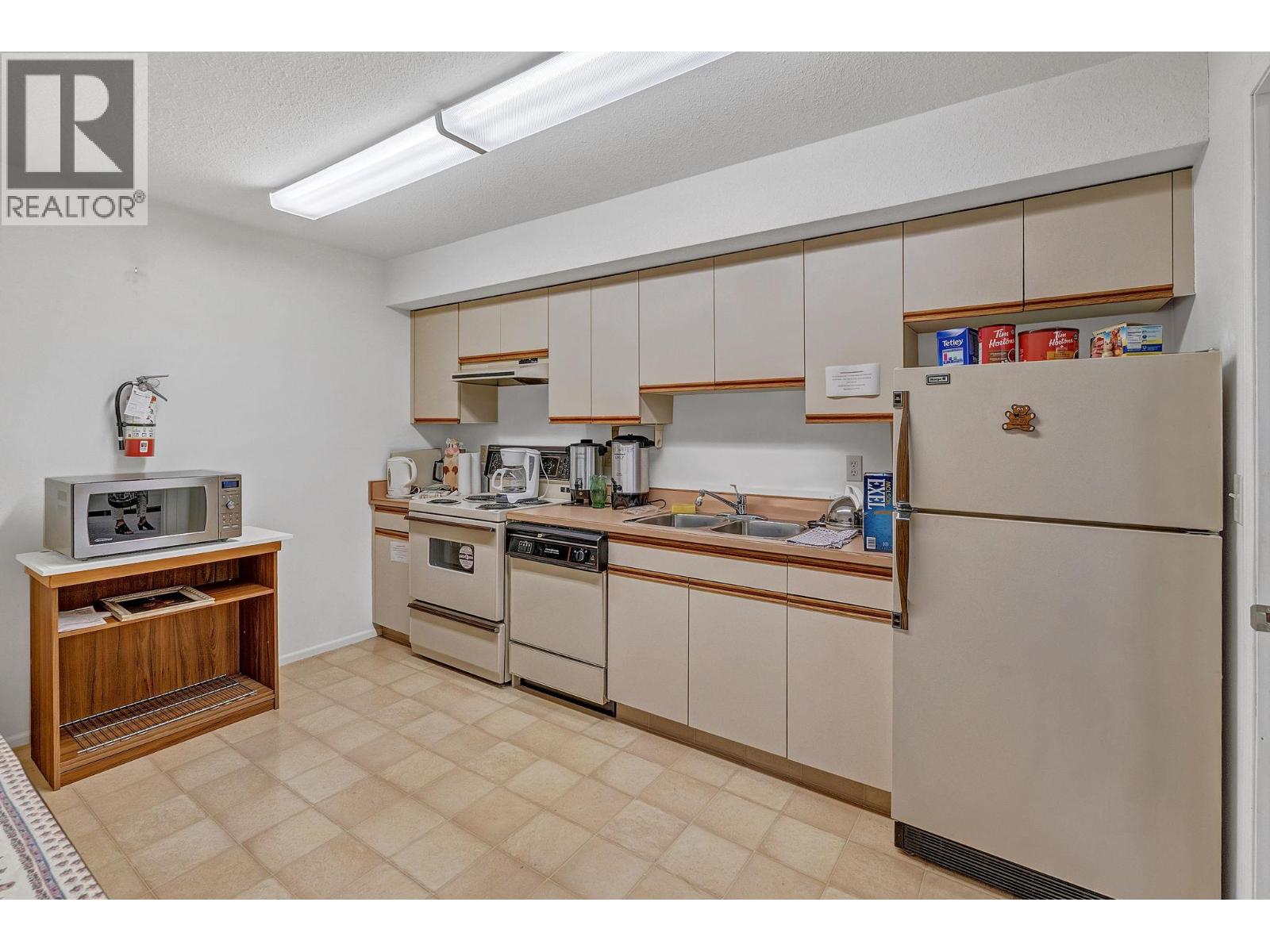 302 1249 Pacific Avenue, Kelowna