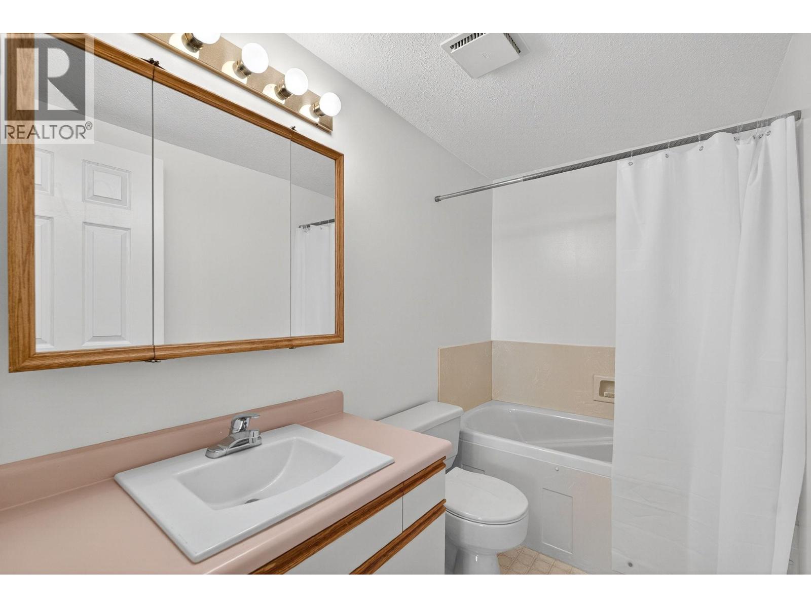 302 1249 Pacific Avenue, Kelowna