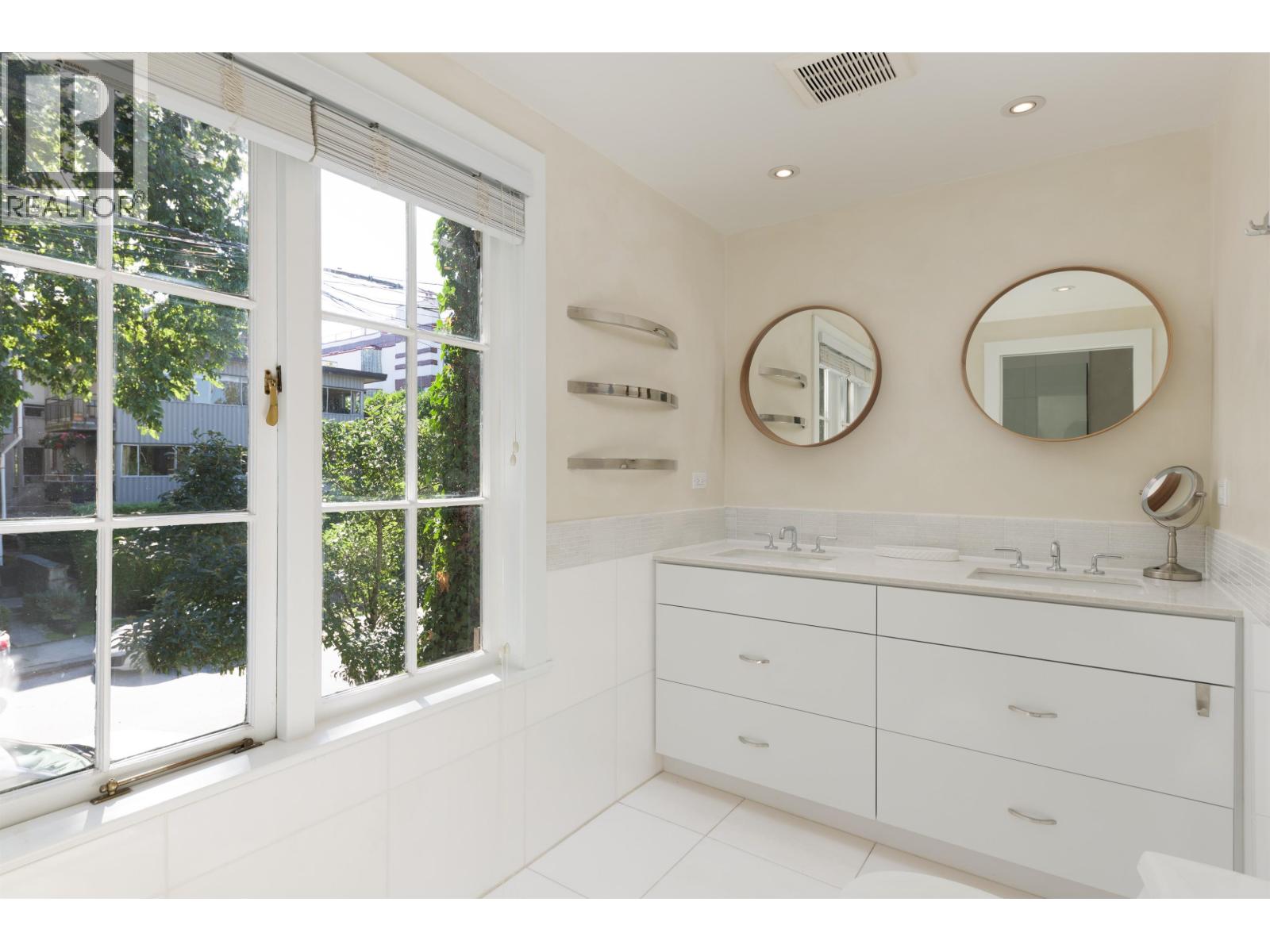 2449 POINT GREY ROAD, Vancouver