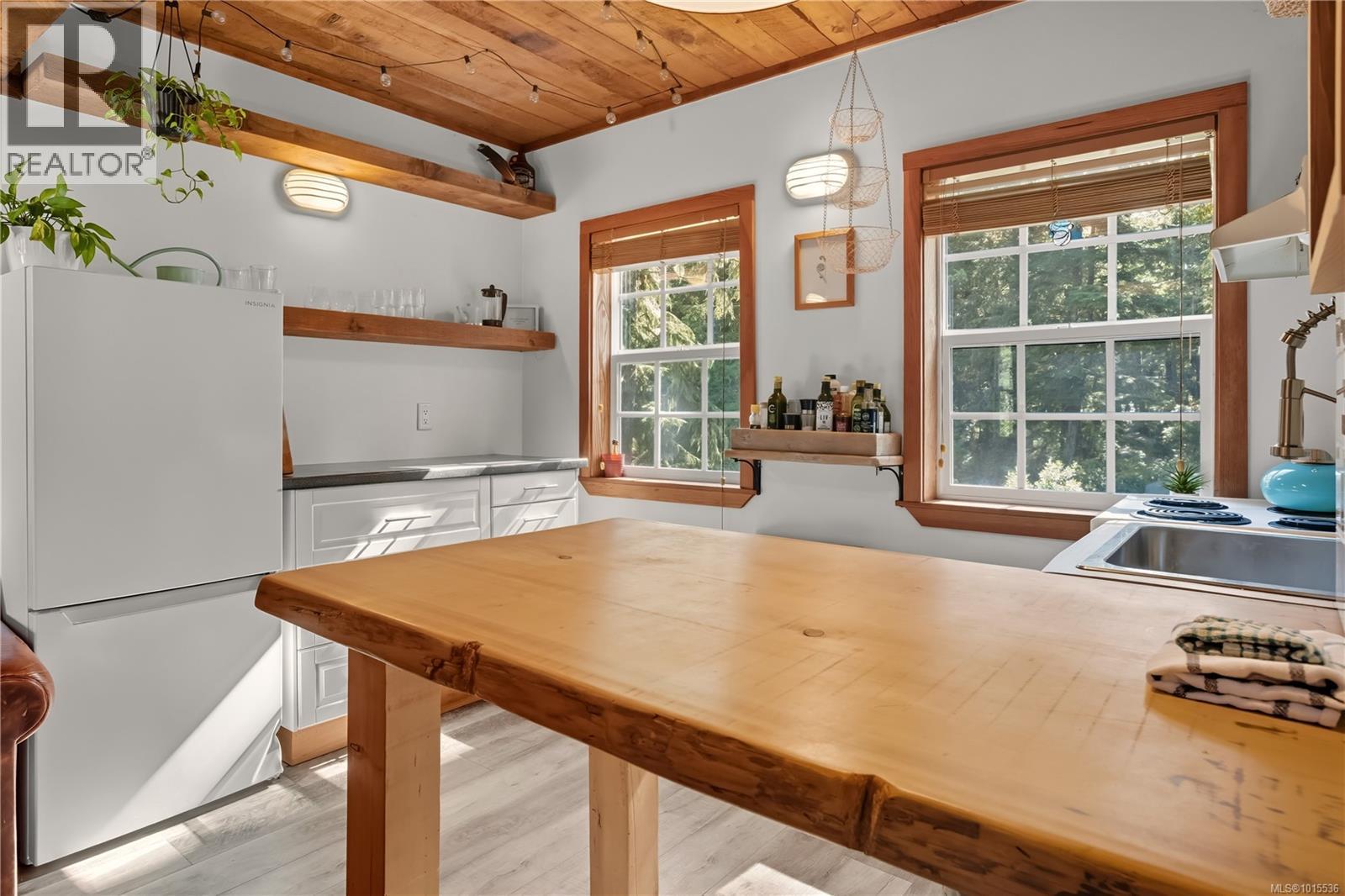 19 1002 Peninsula Rd, Ucluelet