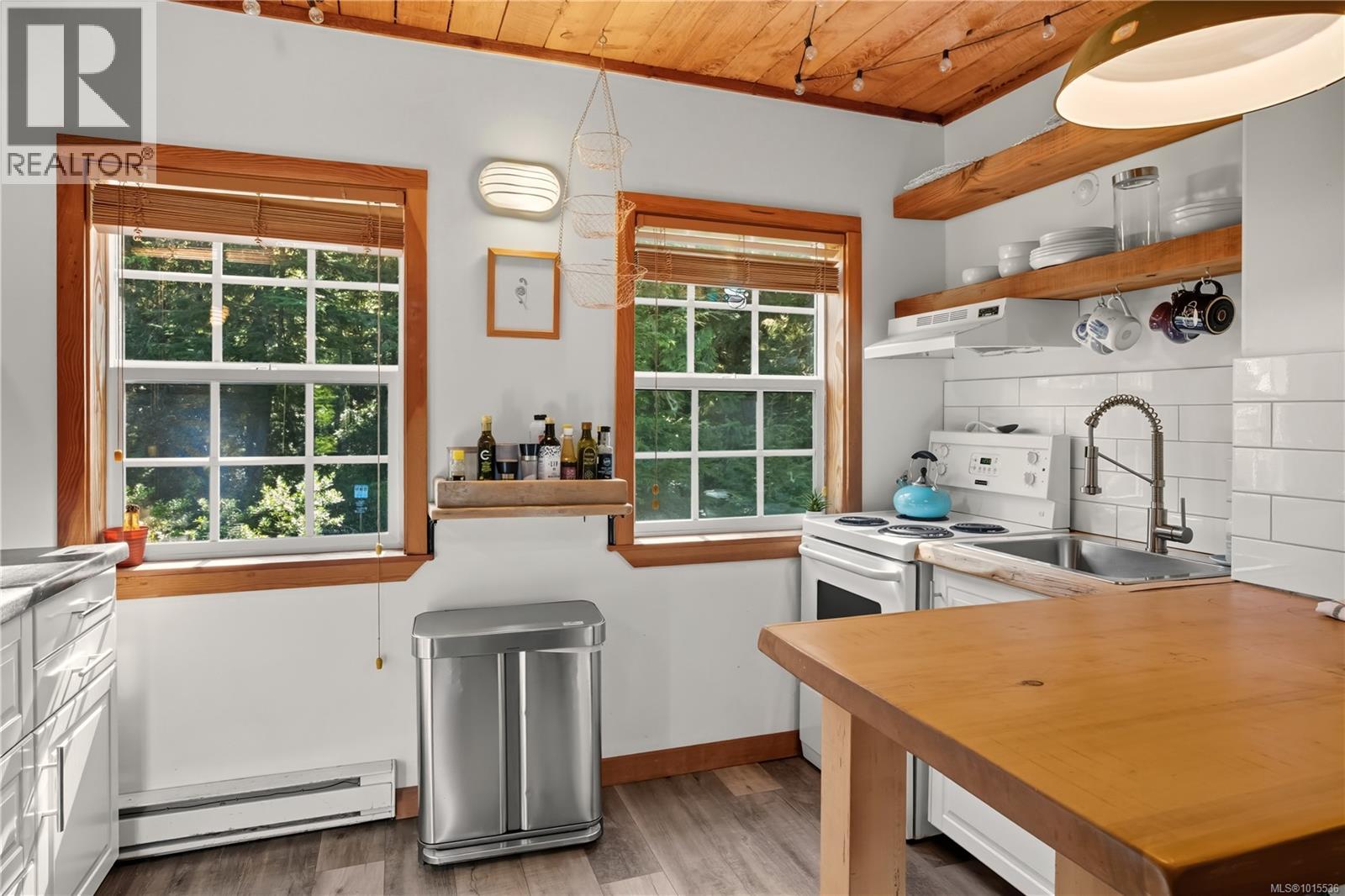 19 1002 Peninsula Rd, Ucluelet