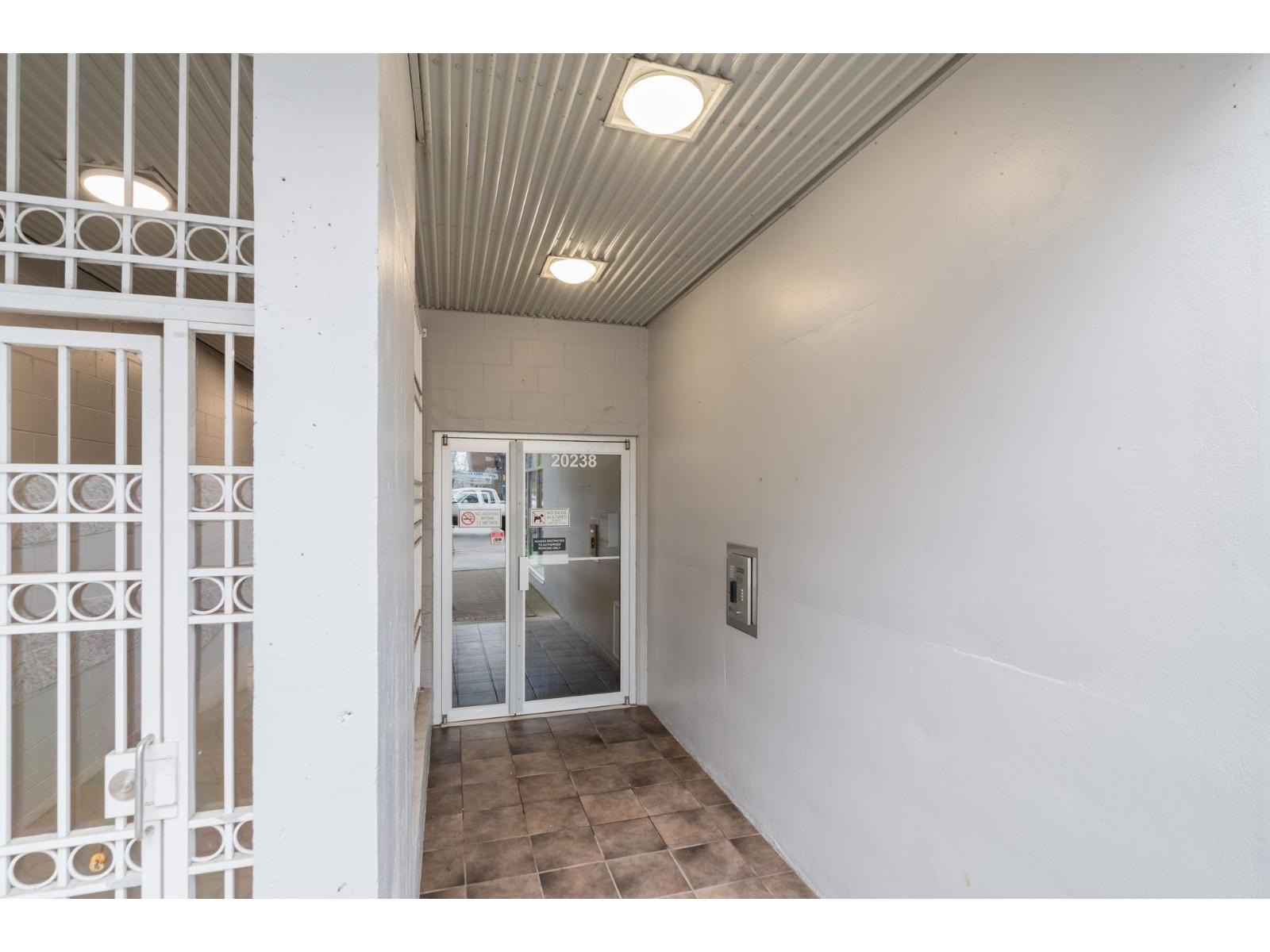 308 20238 FRASER HIGHWAY, Langley