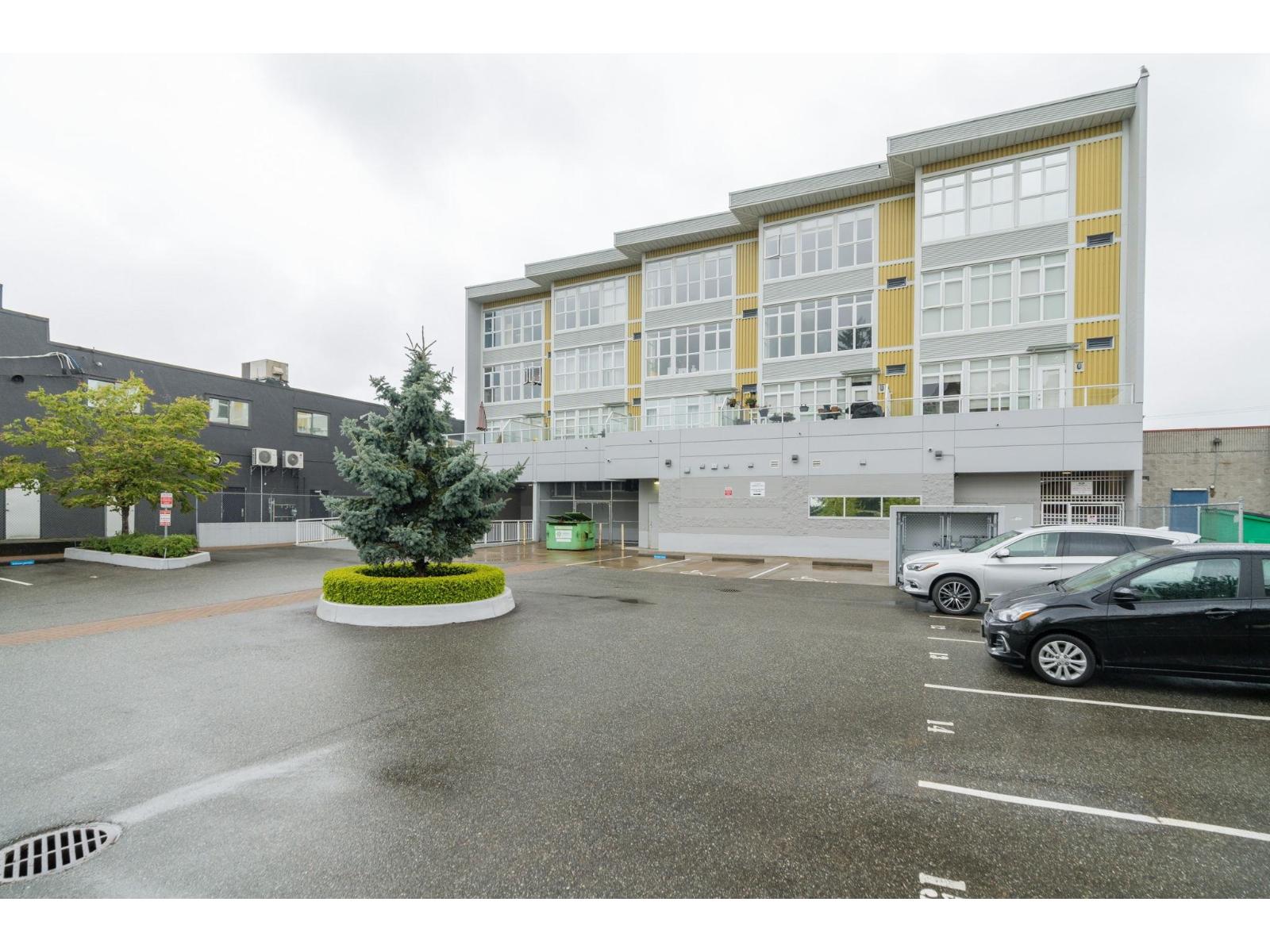 308 20238 FRASER HIGHWAY, Langley