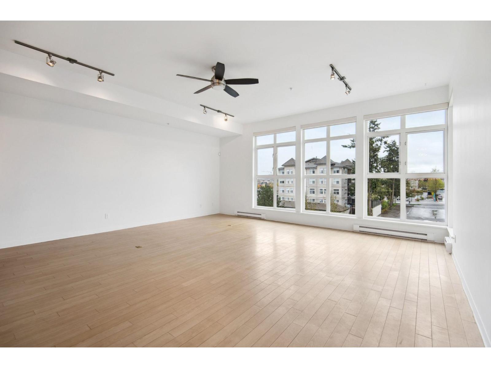 308 20238 FRASER HIGHWAY, Langley