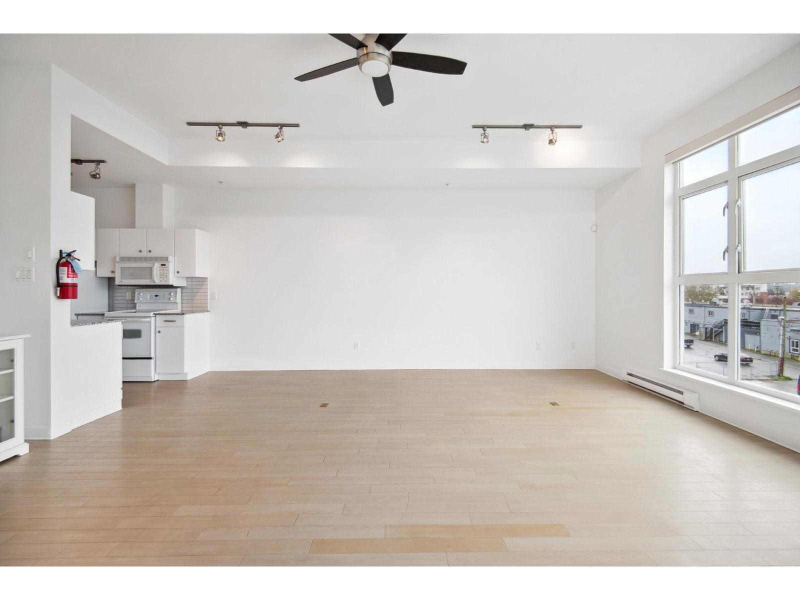 308 20238 FRASER HIGHWAY, Langley