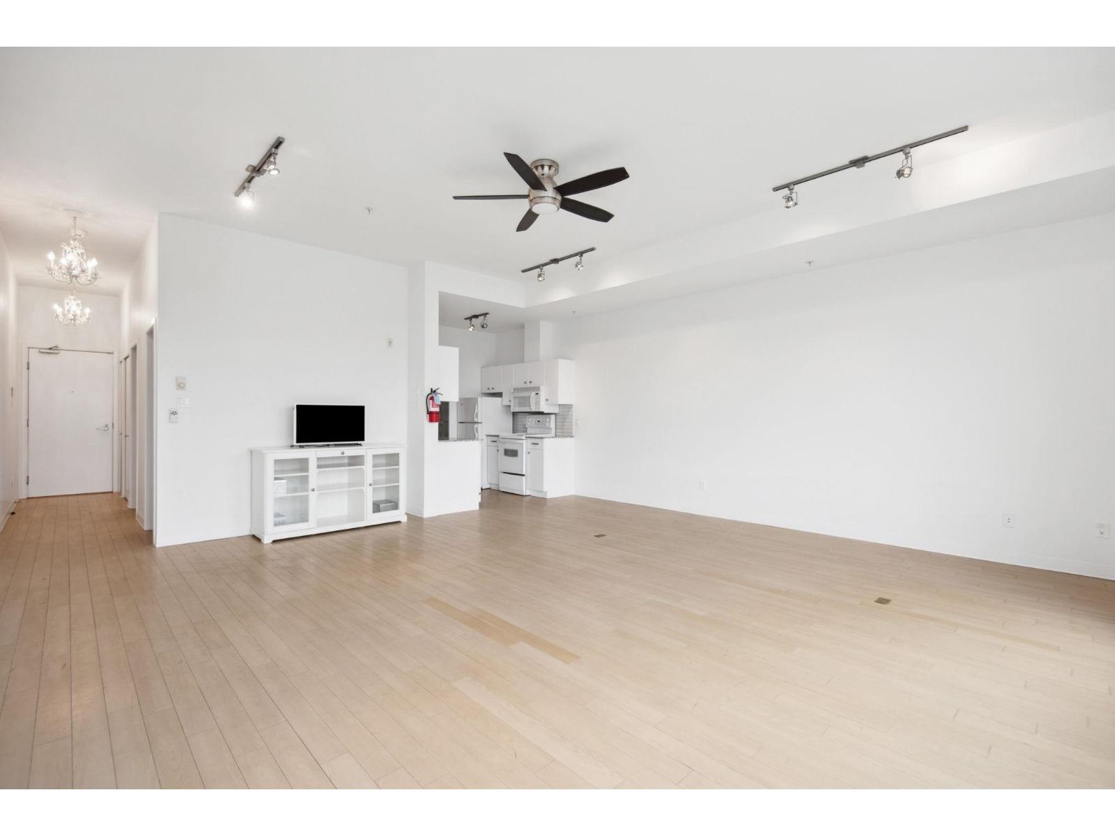 308 20238 FRASER HIGHWAY, Langley