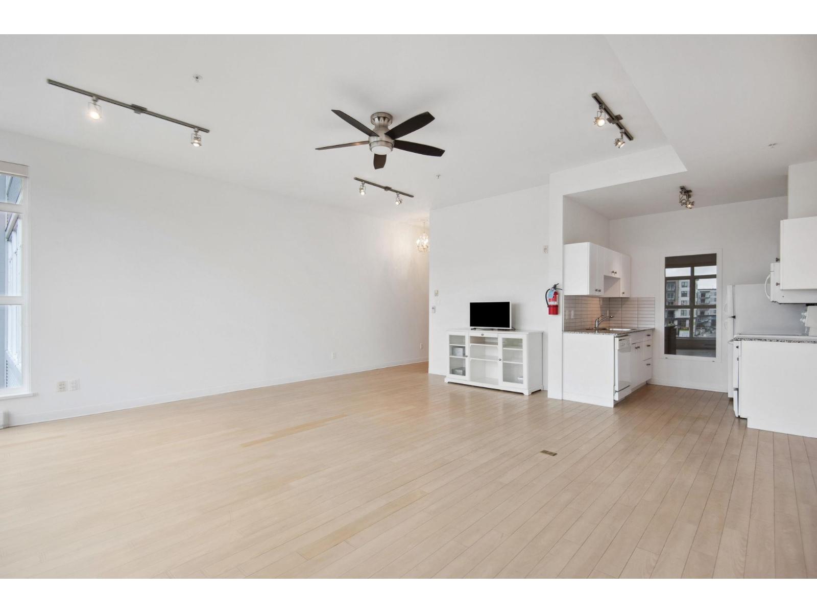 308 20238 FRASER HIGHWAY, Langley