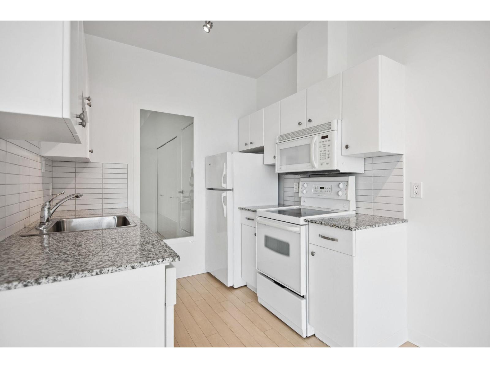 308 20238 FRASER HIGHWAY, Langley