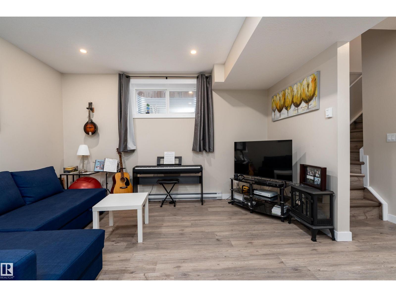 10706 67 AV NW, Edmonton