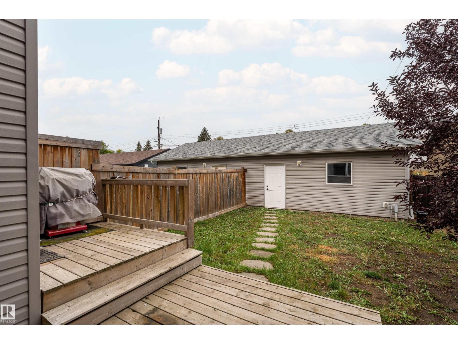 10706 67 AV NW, Edmonton