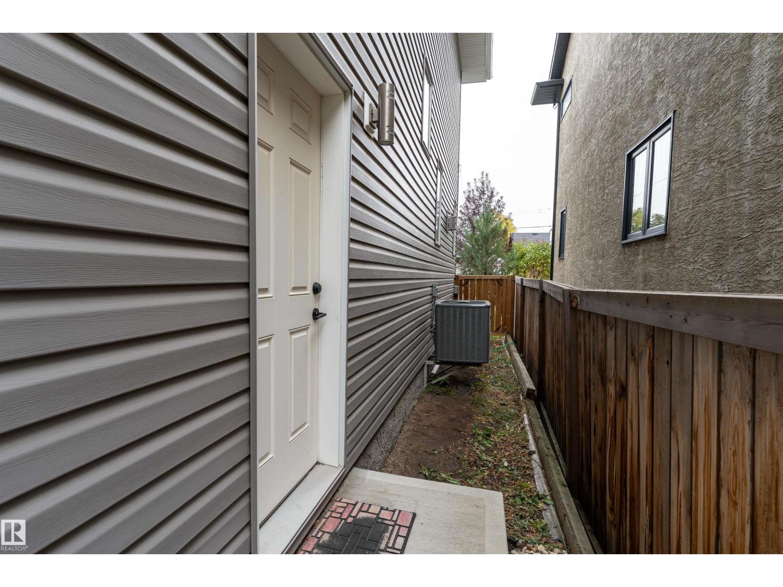 10706 67 AV NW, Edmonton