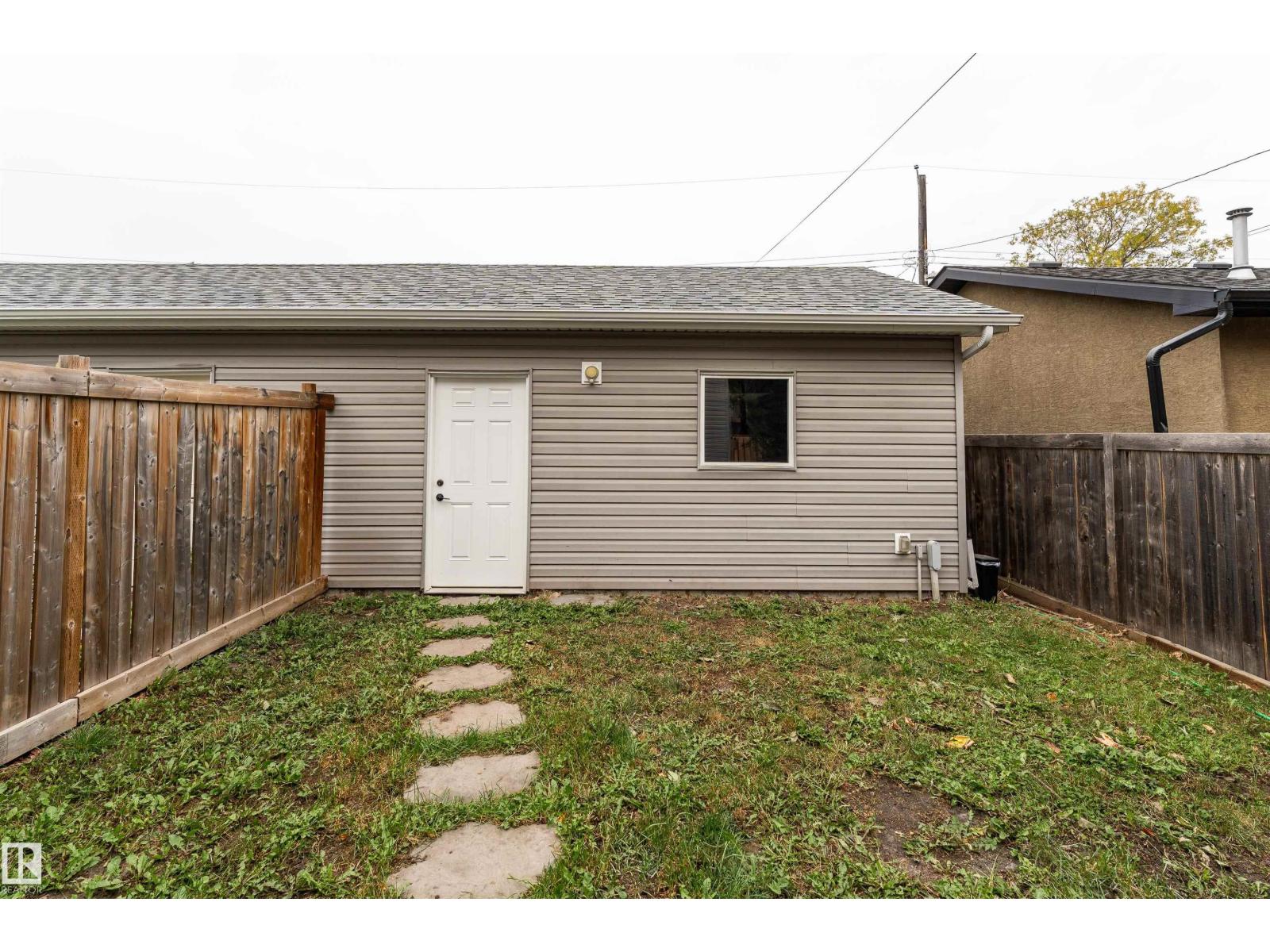 10706 67 AV NW, Edmonton