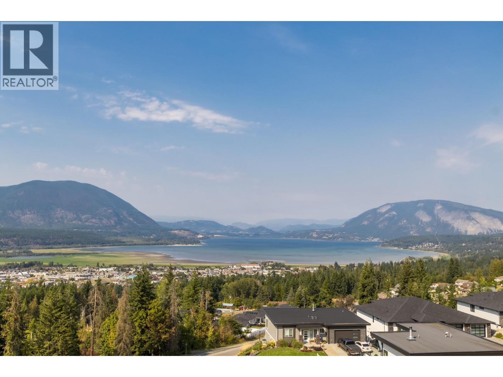  1061 19 Avenue Southeast, Salmon Arm