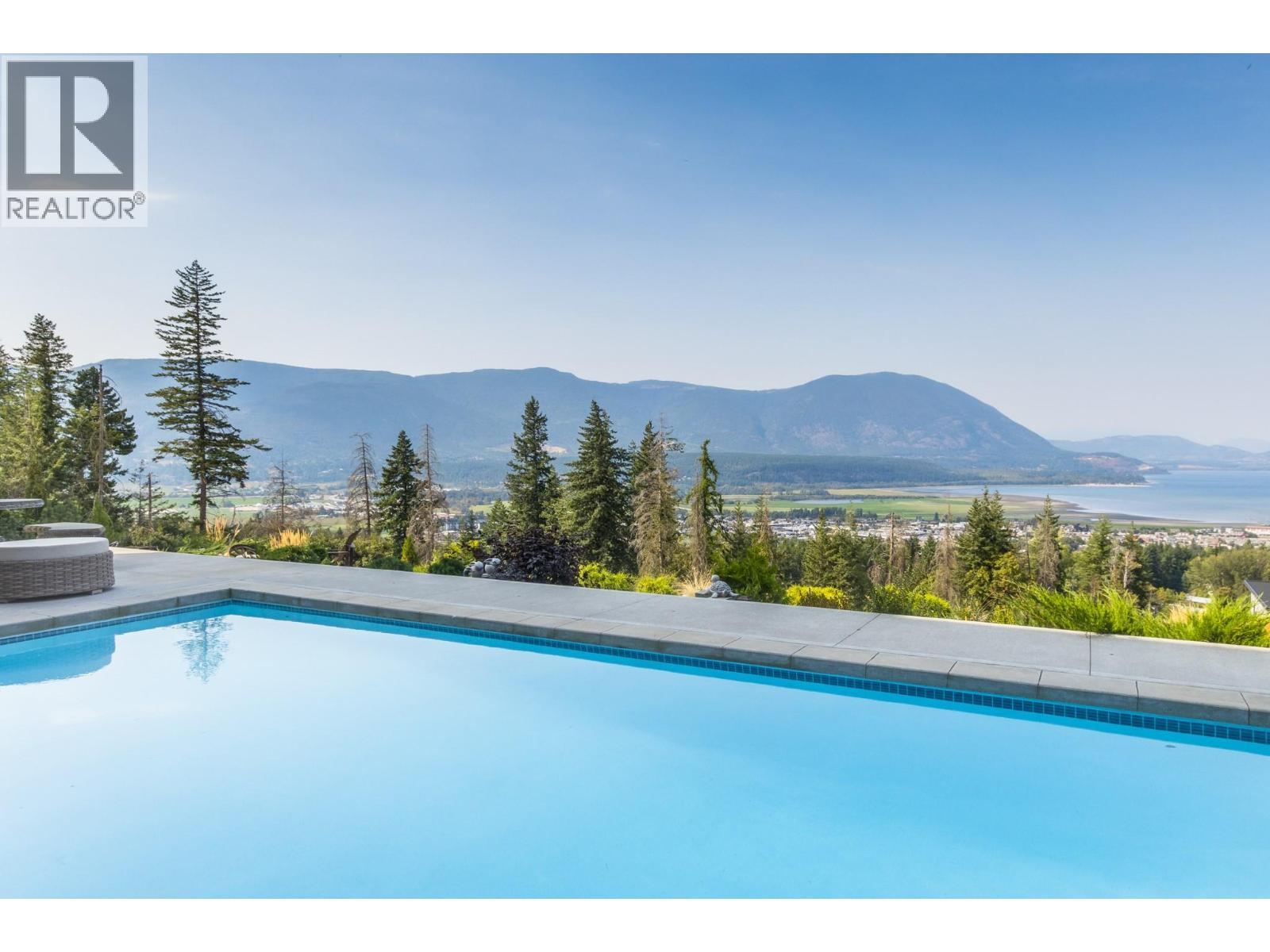  1061 19 Avenue Southeast, Salmon Arm