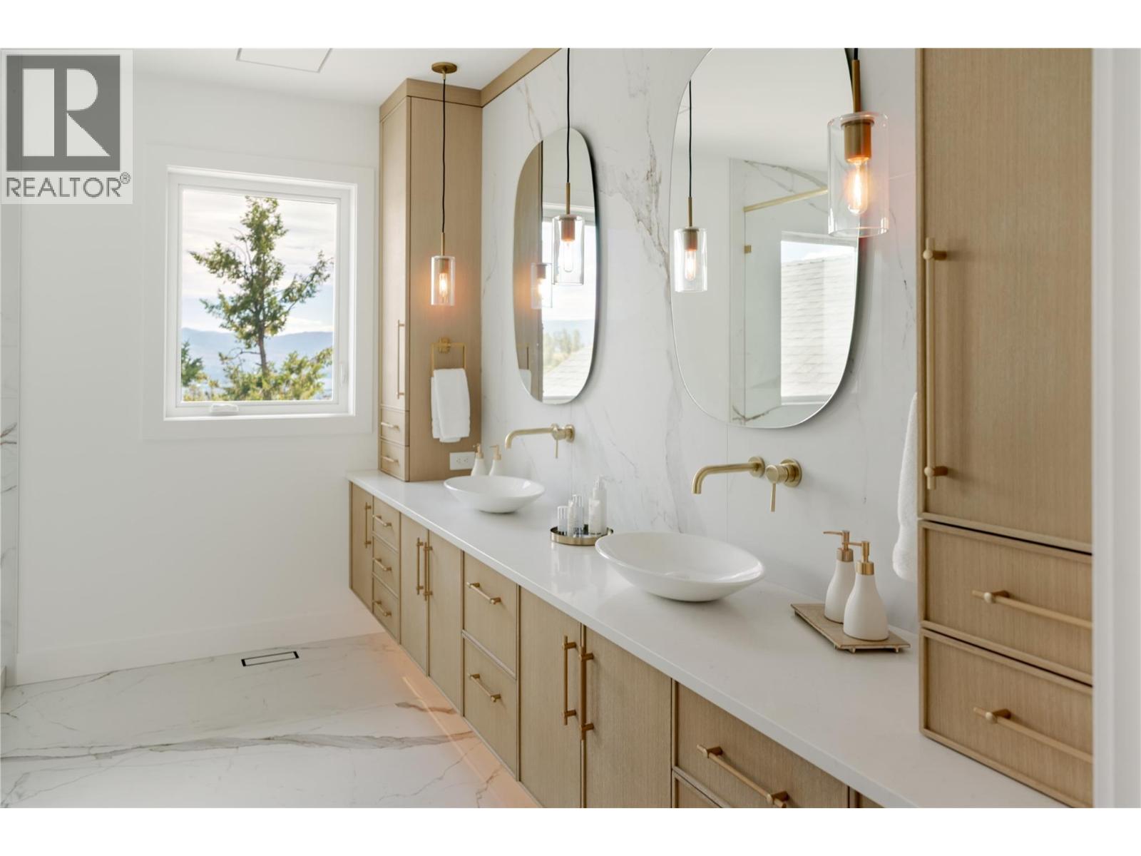  172 Skyland Drive, Kelowna