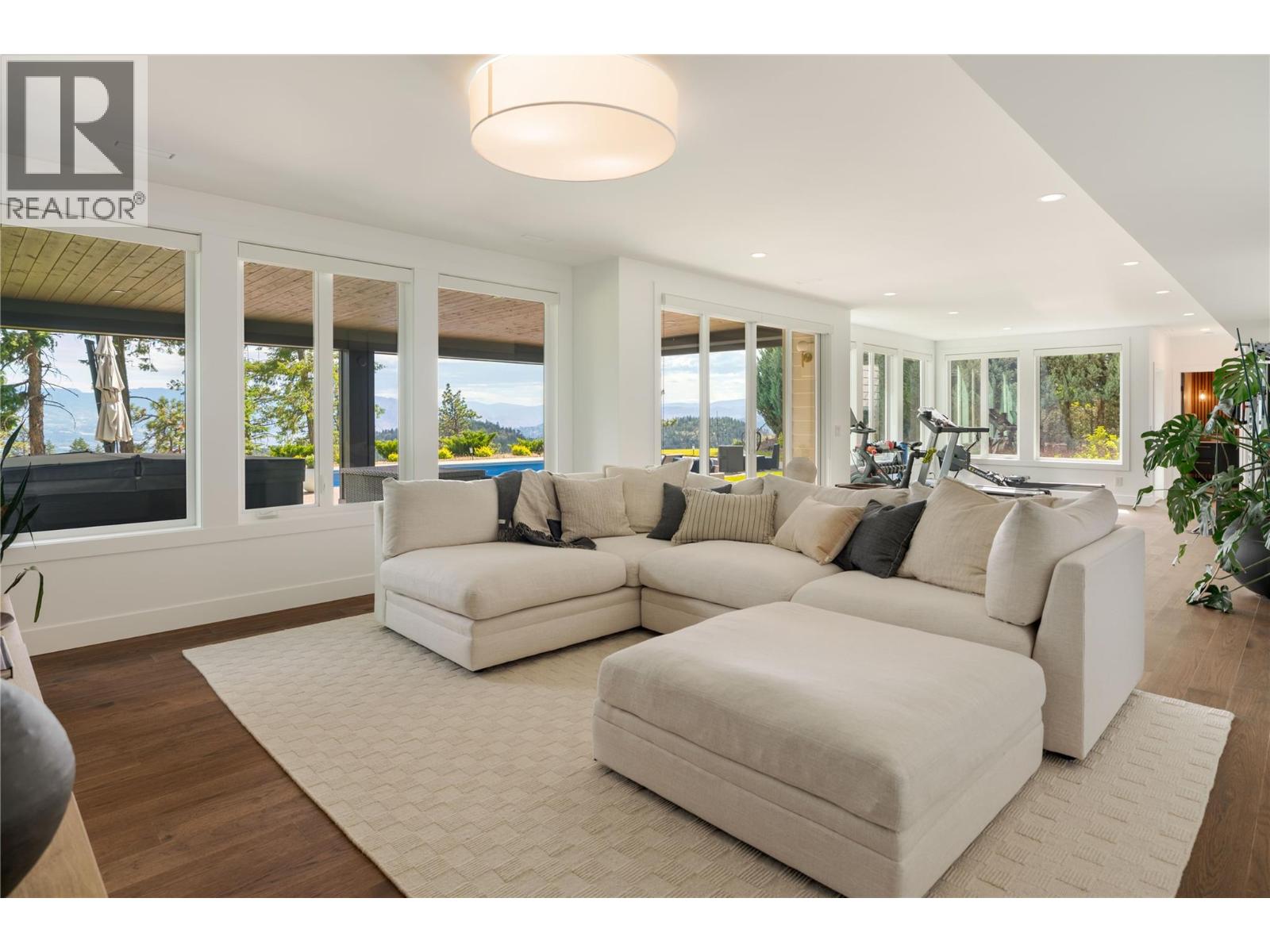  172 Skyland Drive, Kelowna