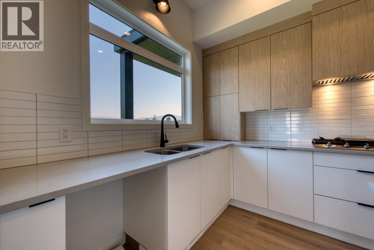 24 7599 Klinger Road, Vernon