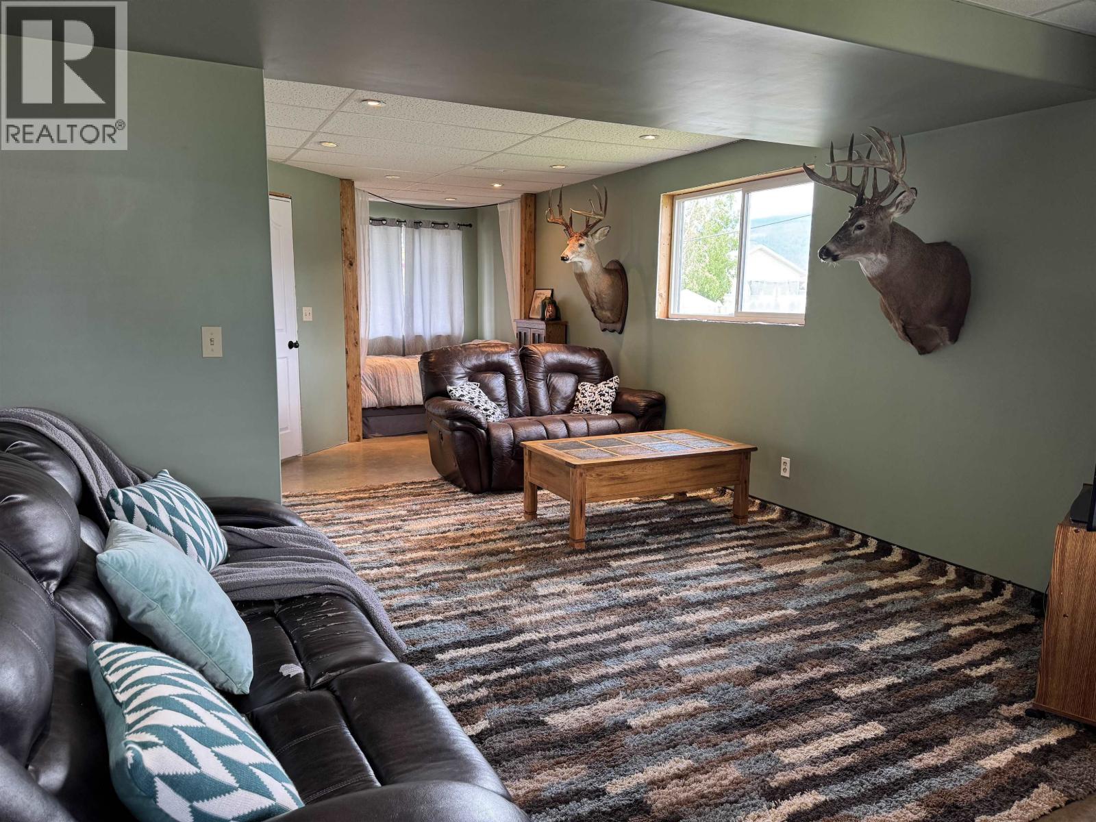 1290 8TH AVENUE, Valemount