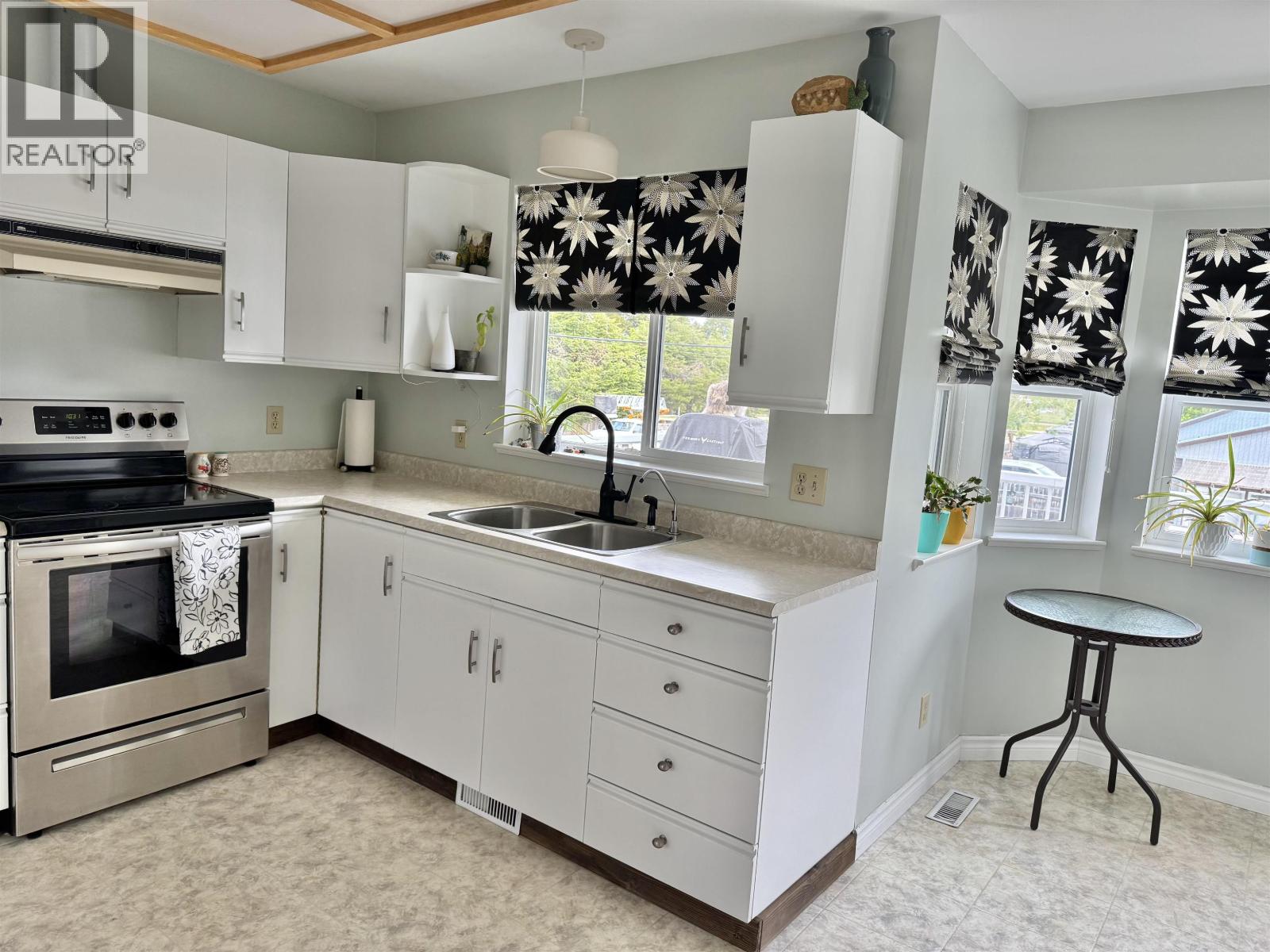 1290 8TH AVENUE, Valemount
